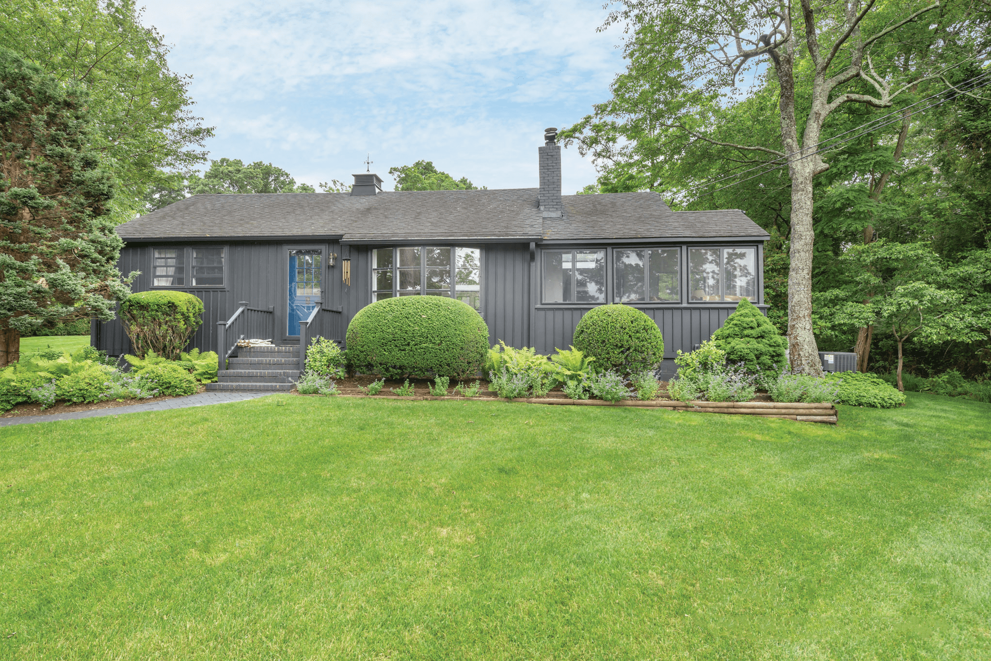 House Noyack Sag Harbor Sag Harbor: 4-Bedroom Cottage with Seaviews and Beach Access, Sag Harbor