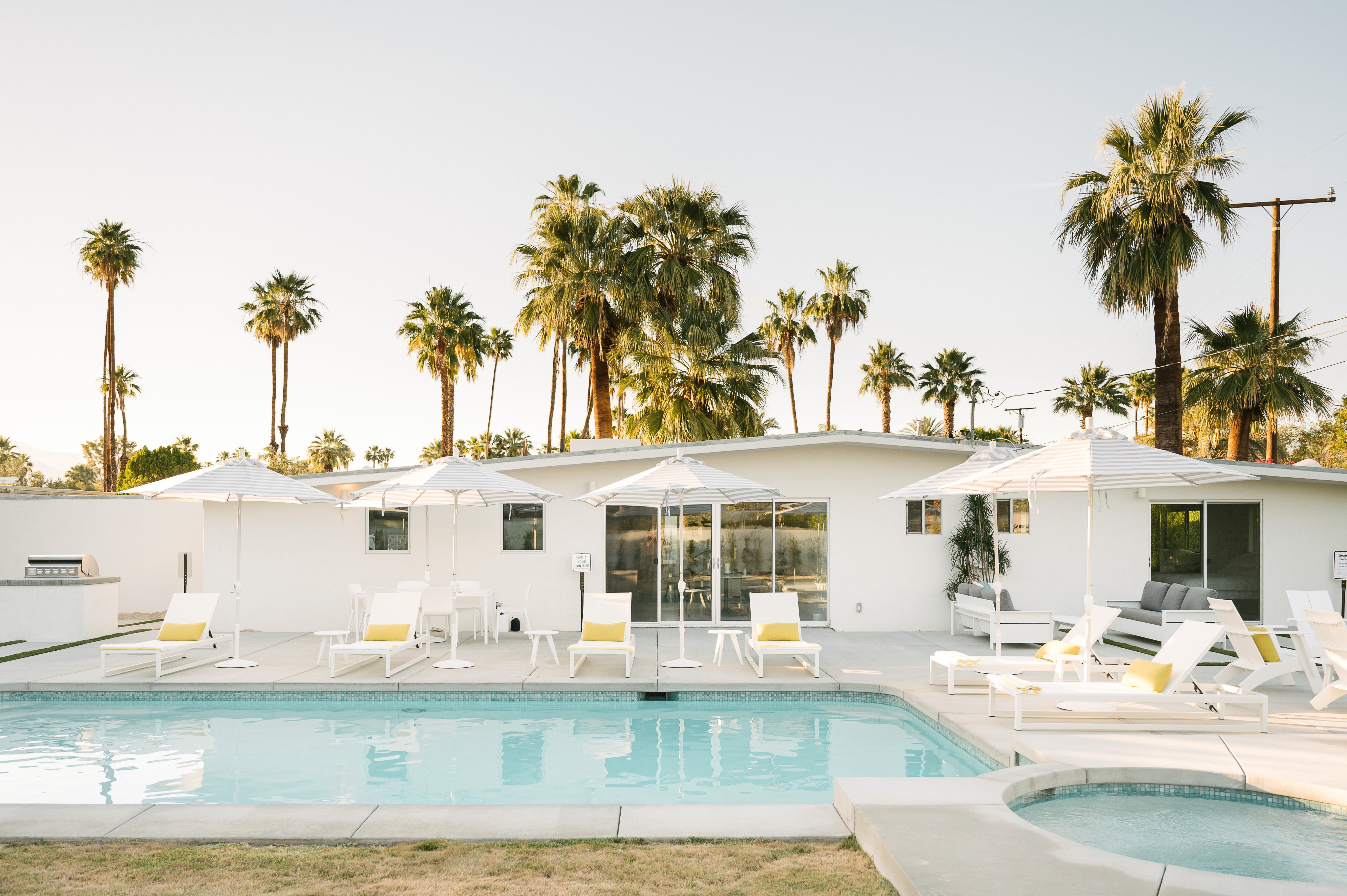 House Ocotillo Cathedral: Luxury 5-Bedroom Apartment with Pool and Hot Tub, Palm Springs