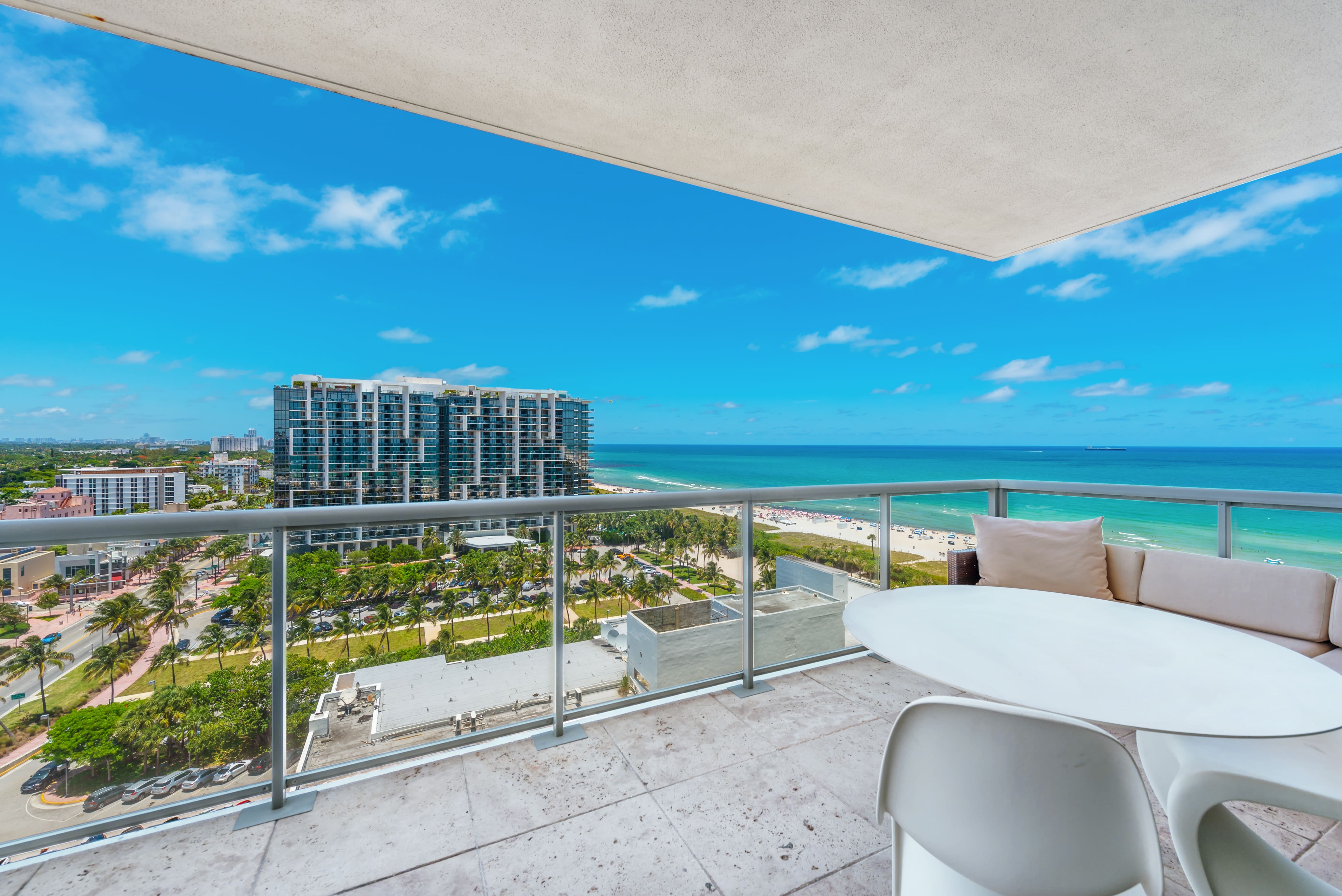 House Palmetto Miami Miami Beach 2: Spacious 4-Bedroom Luxury Apartment with Seaview, Miami Beach