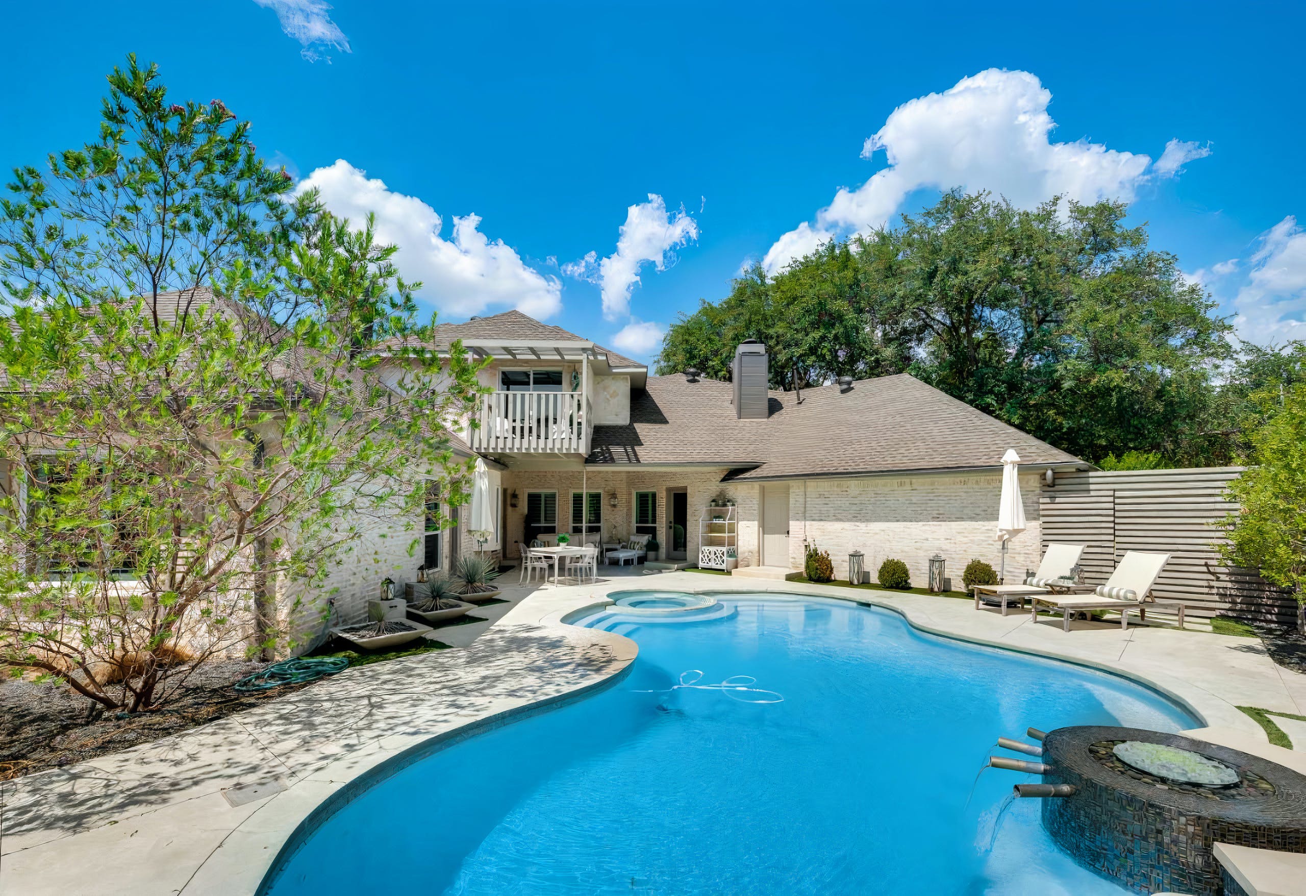House Pecan Plano: Spacious 5-Bedroom Luxury Villa with Pool and Hot Tub, Collin County
