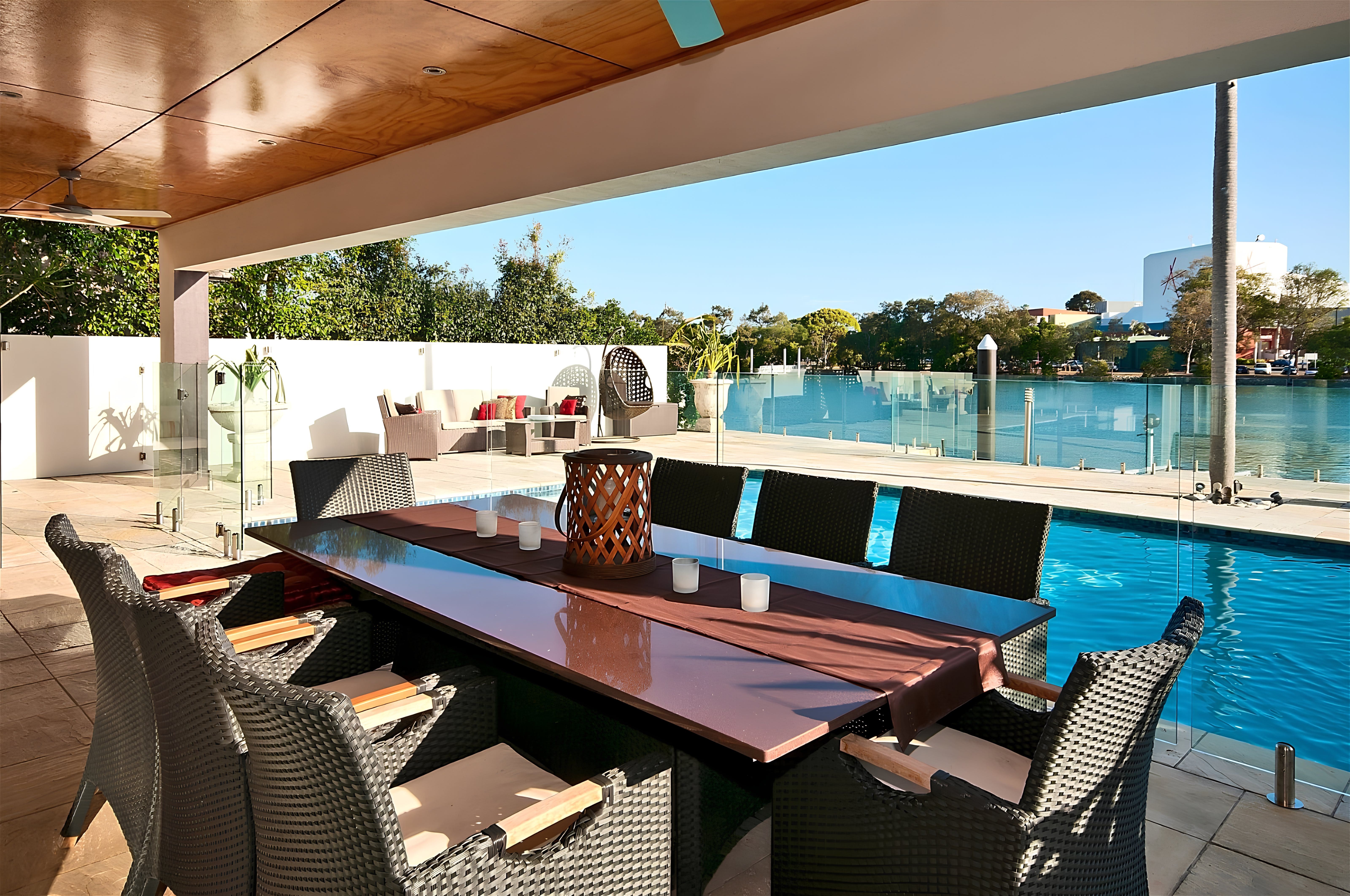 House Penda Chevron: 4-Bedroom Luxury Apartment with Pool, Queensland