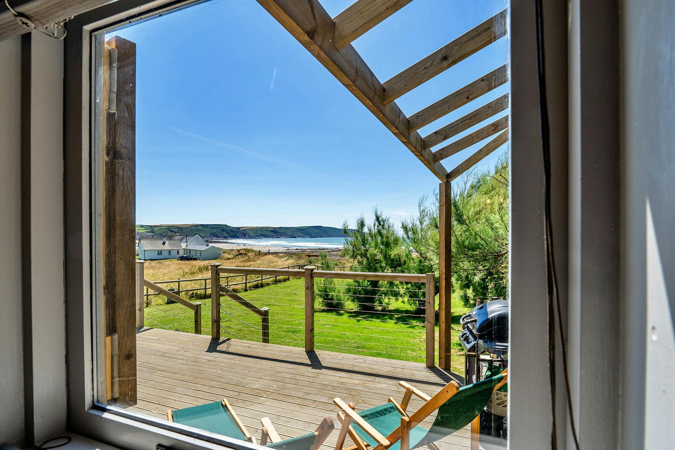 House Pentire Widemouth: Charming 2-Bedroom Cottage Rental with Sea Views, Cornwall