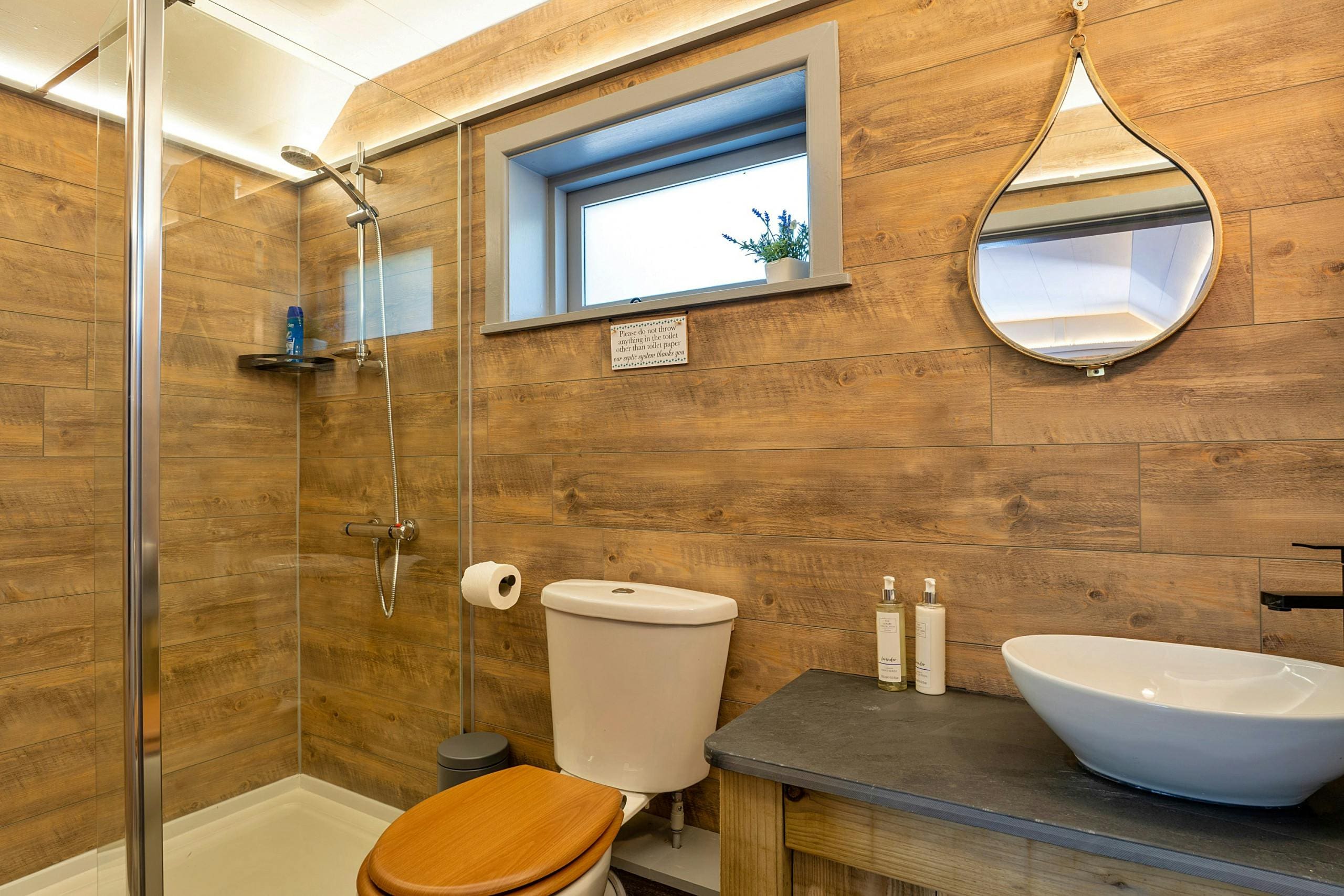 House Pentire Widemouth: Charming 2-Bedroom Cottage Rental with Sea Views, Cornwall