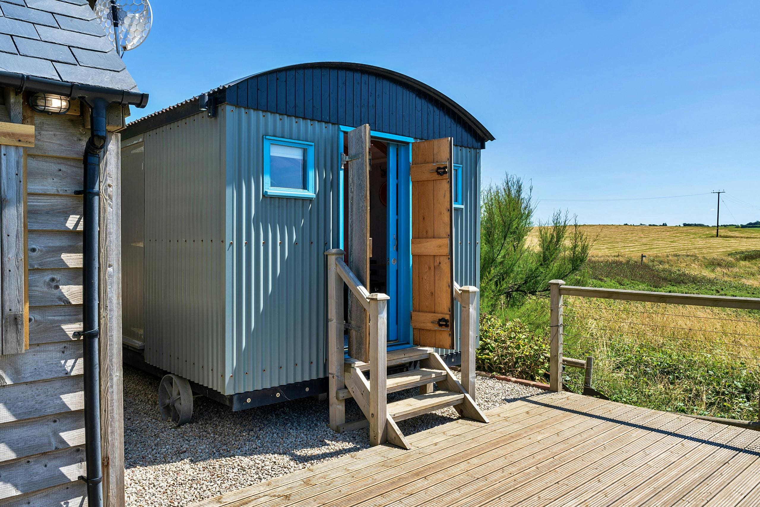 House Pentire Widemouth: Charming 2-Bedroom Cottage Rental with Sea Views, Cornwall