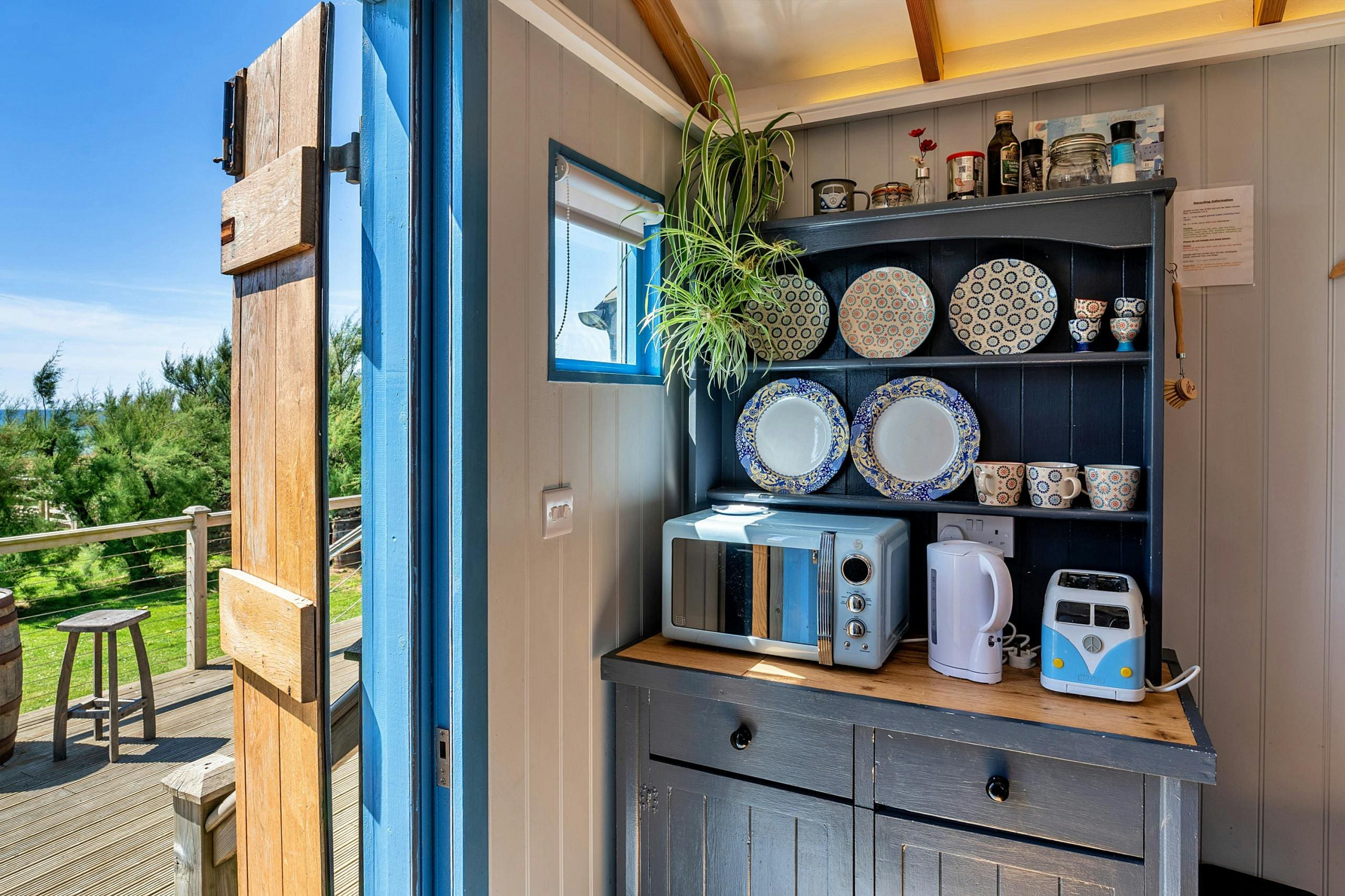 House Pentire Widemouth: Charming 2-Bedroom Cottage Rental with Sea Views, Cornwall