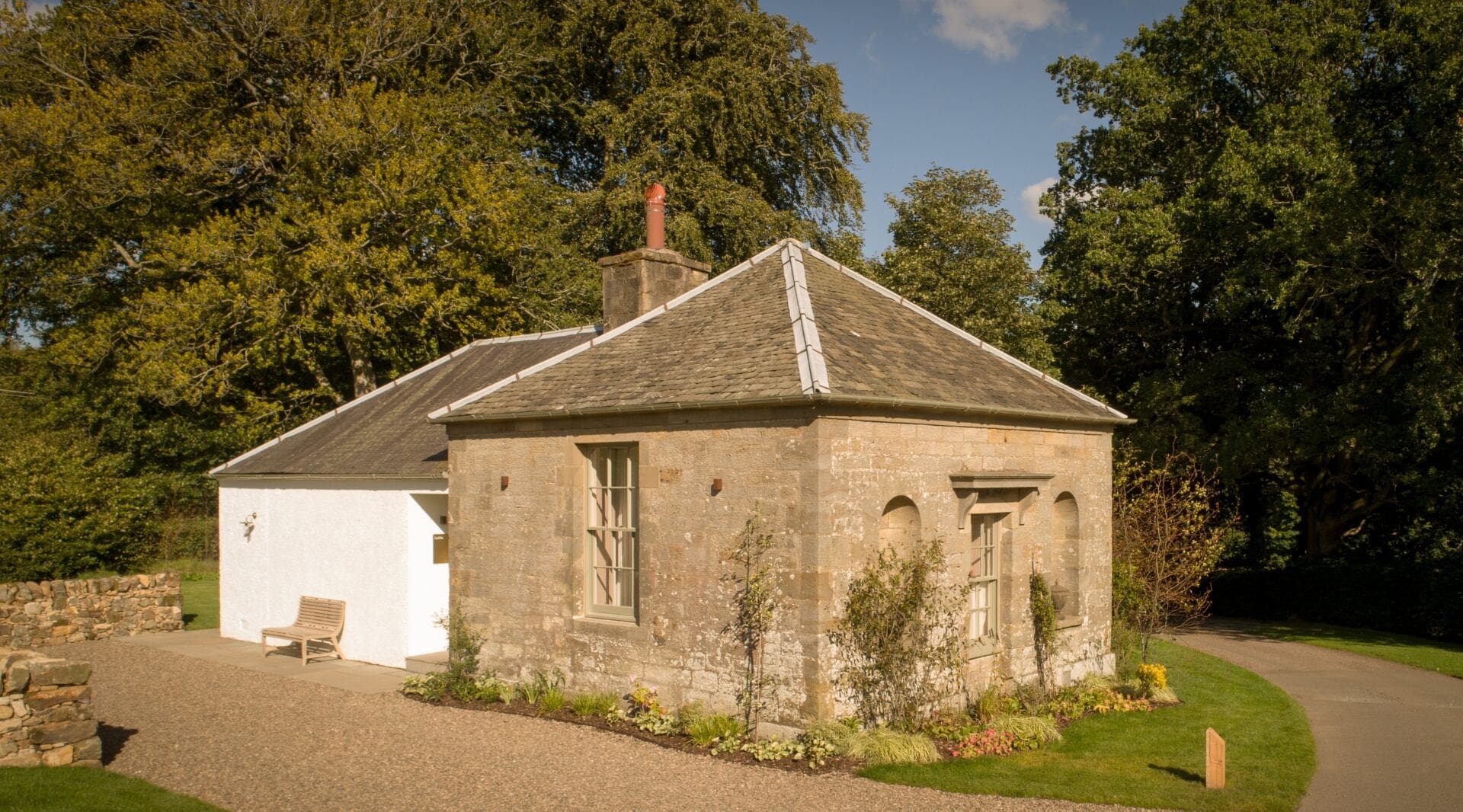 House Pentland Midlothian Midlothian 2: Romantic 1-Bedroom Cottage with Hot Tub in Midlothian