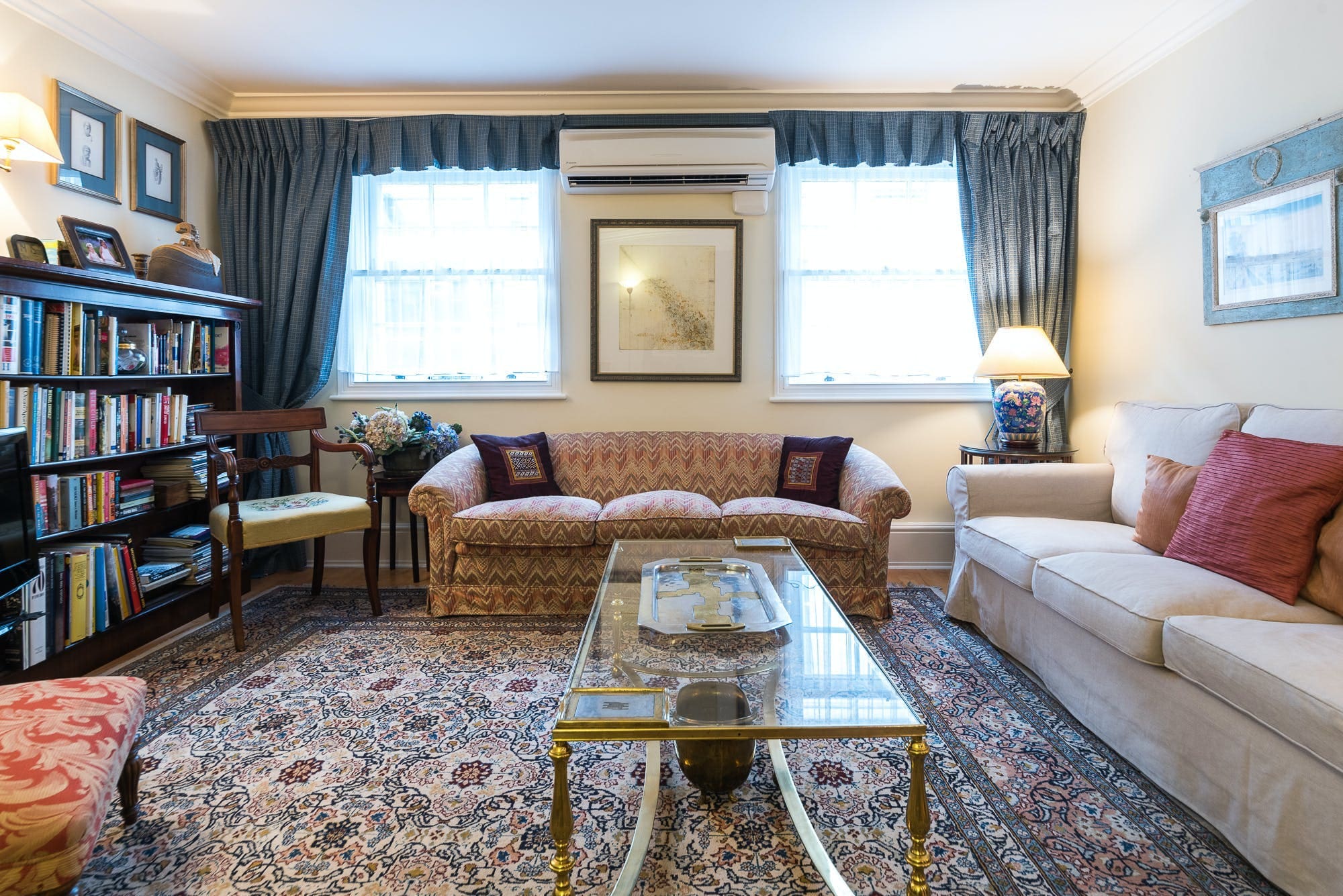 House Piccadilly St-James’s: Elegant 2-Bedroom Apartment in Central St. James’s, London