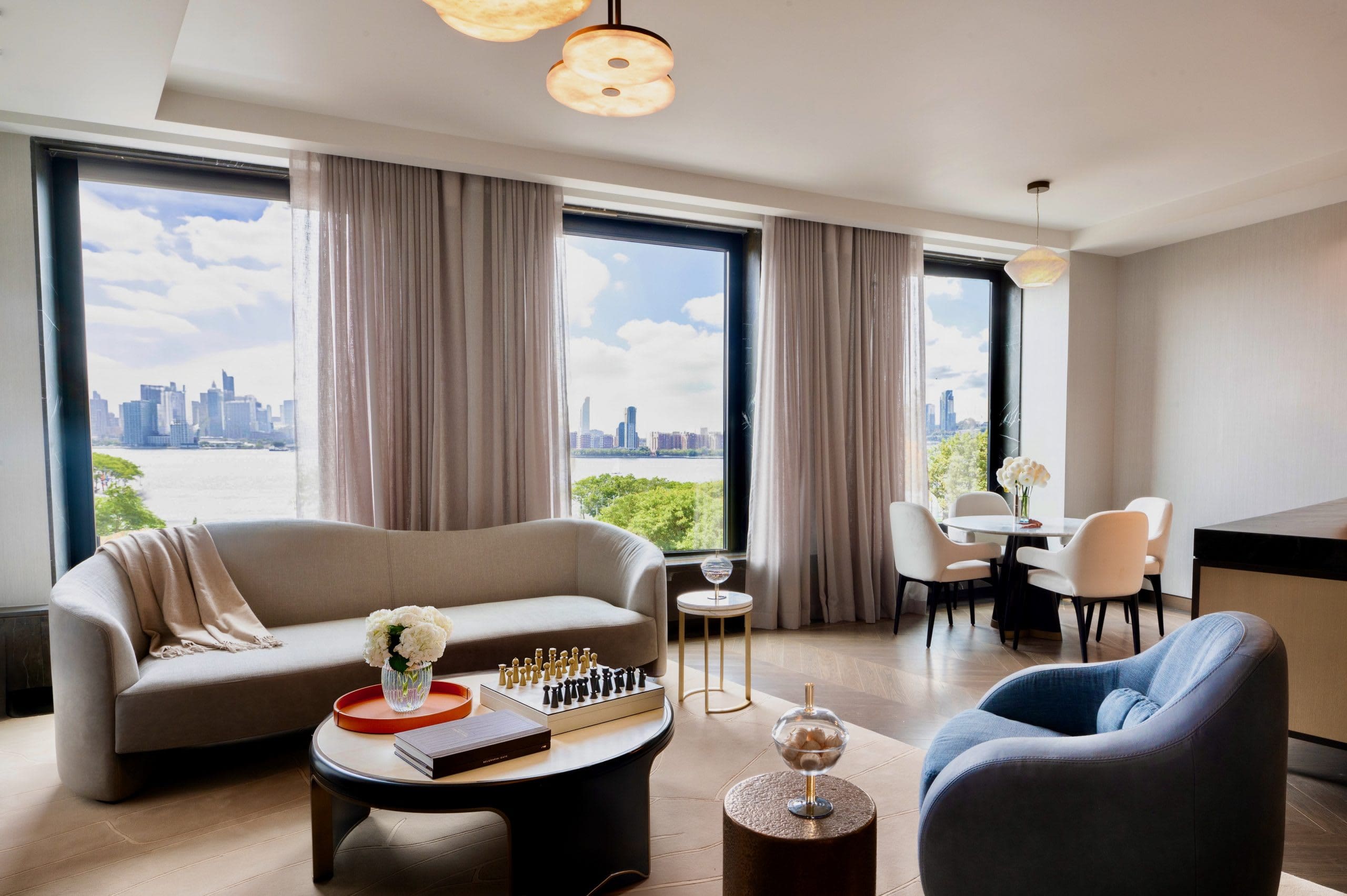 House Pierpoint WestVillage: Elegant 2-Bedroom Townhouse with Sauna and Rooftop, West Village