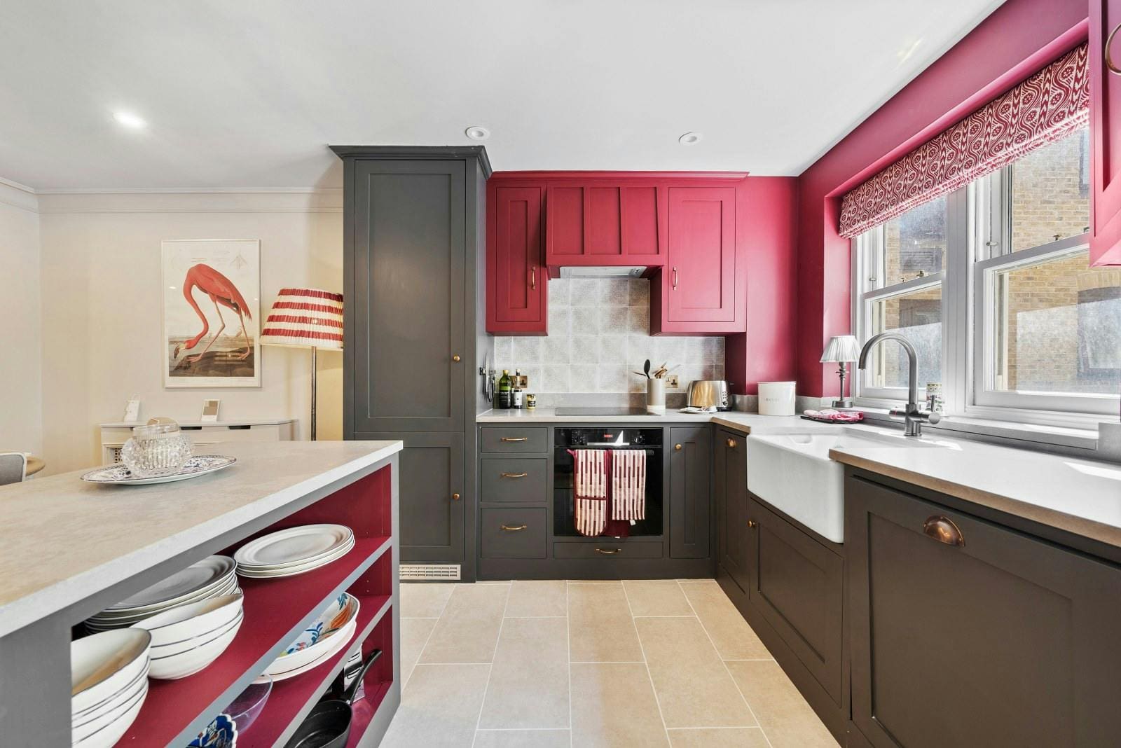 House Pimlico Westminster: Elegant 3-Bedroom Apartment with Family-Friendly Features, Westminster