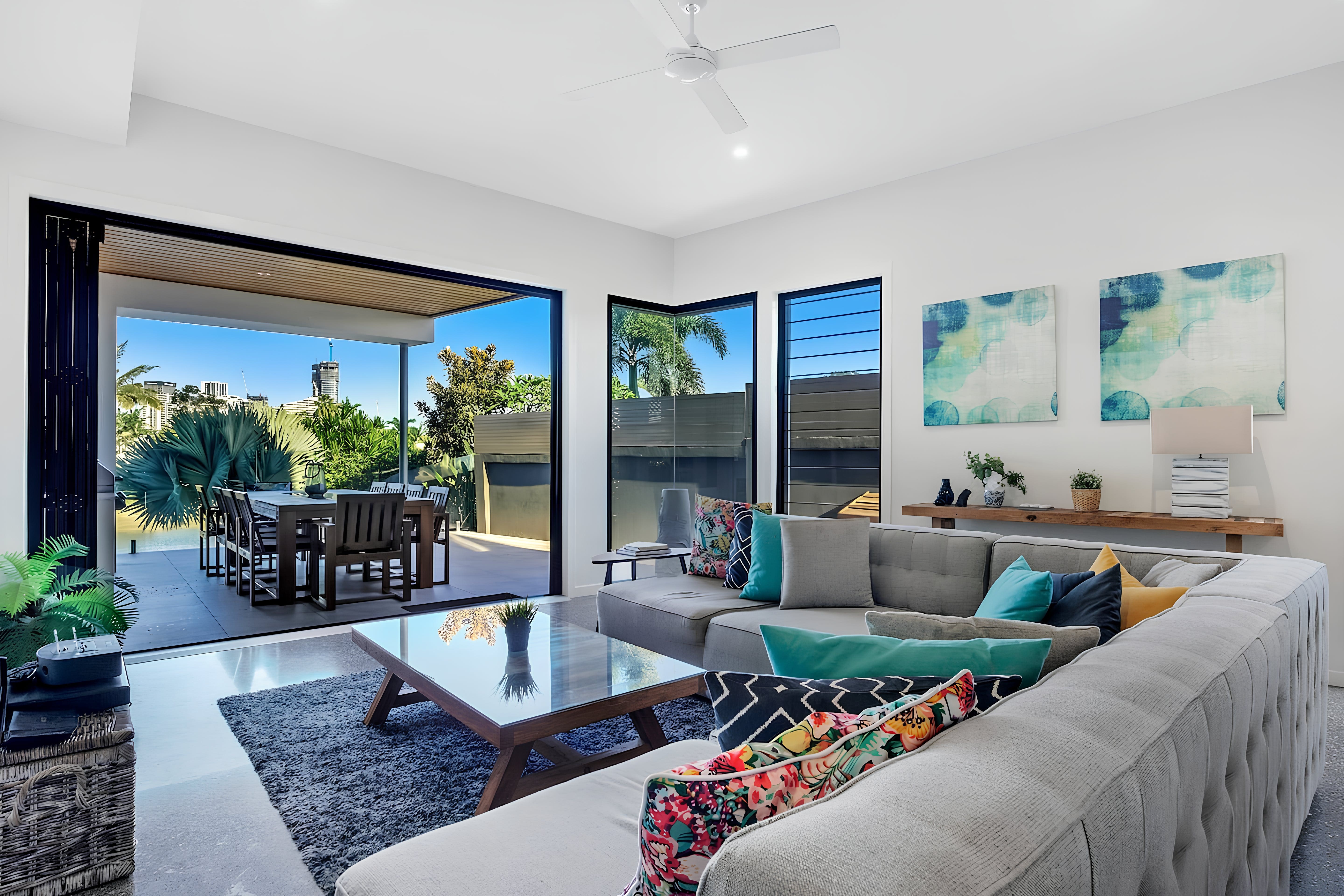 House Poinciana Broadbeach: Luxury 5-Bedroom House with Pool Near Beach, Broadbeach, Queensland