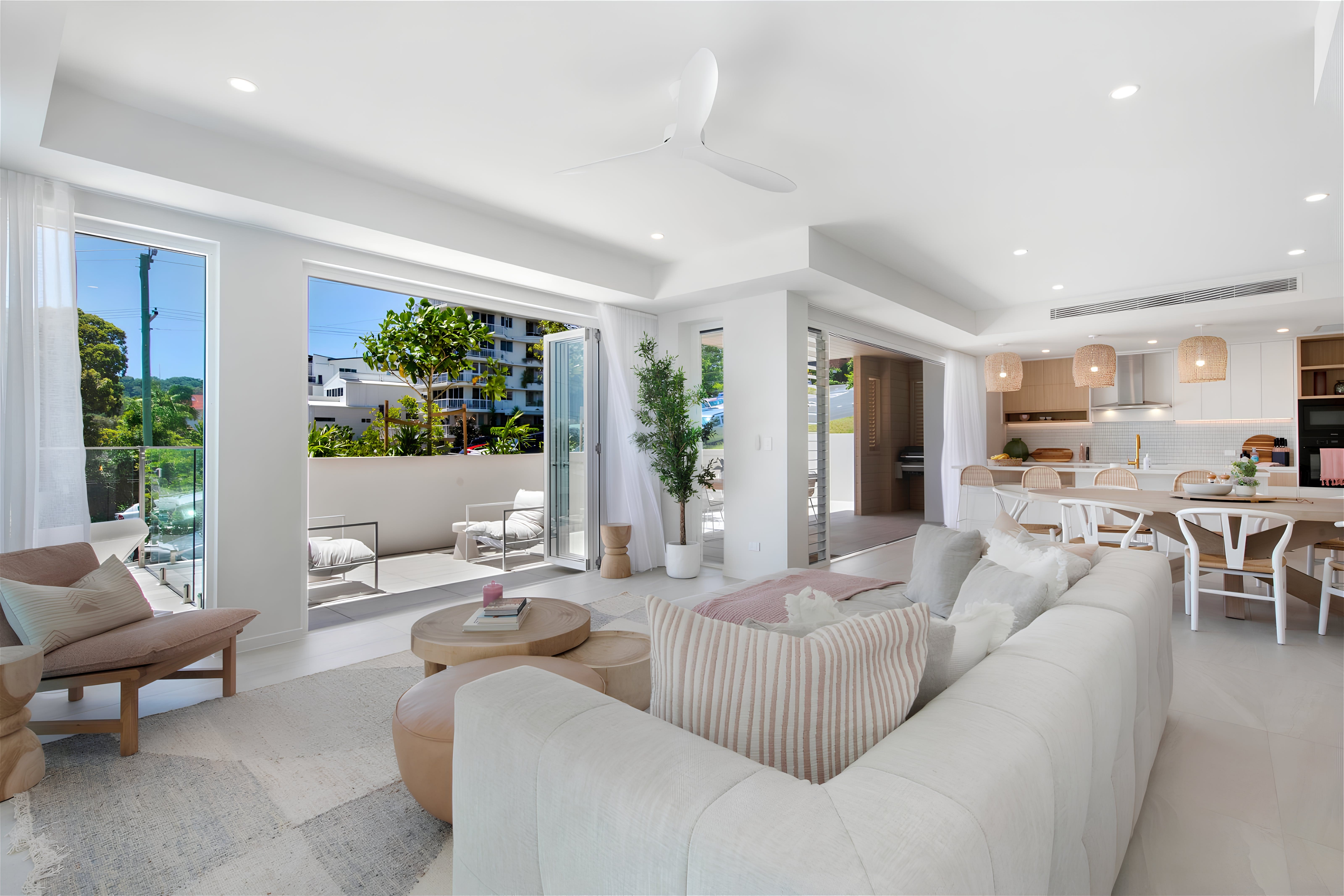 House Poinciana Burleigh: Luxury 3-Bedroom Apartment with Seaview and Pool, Queensland