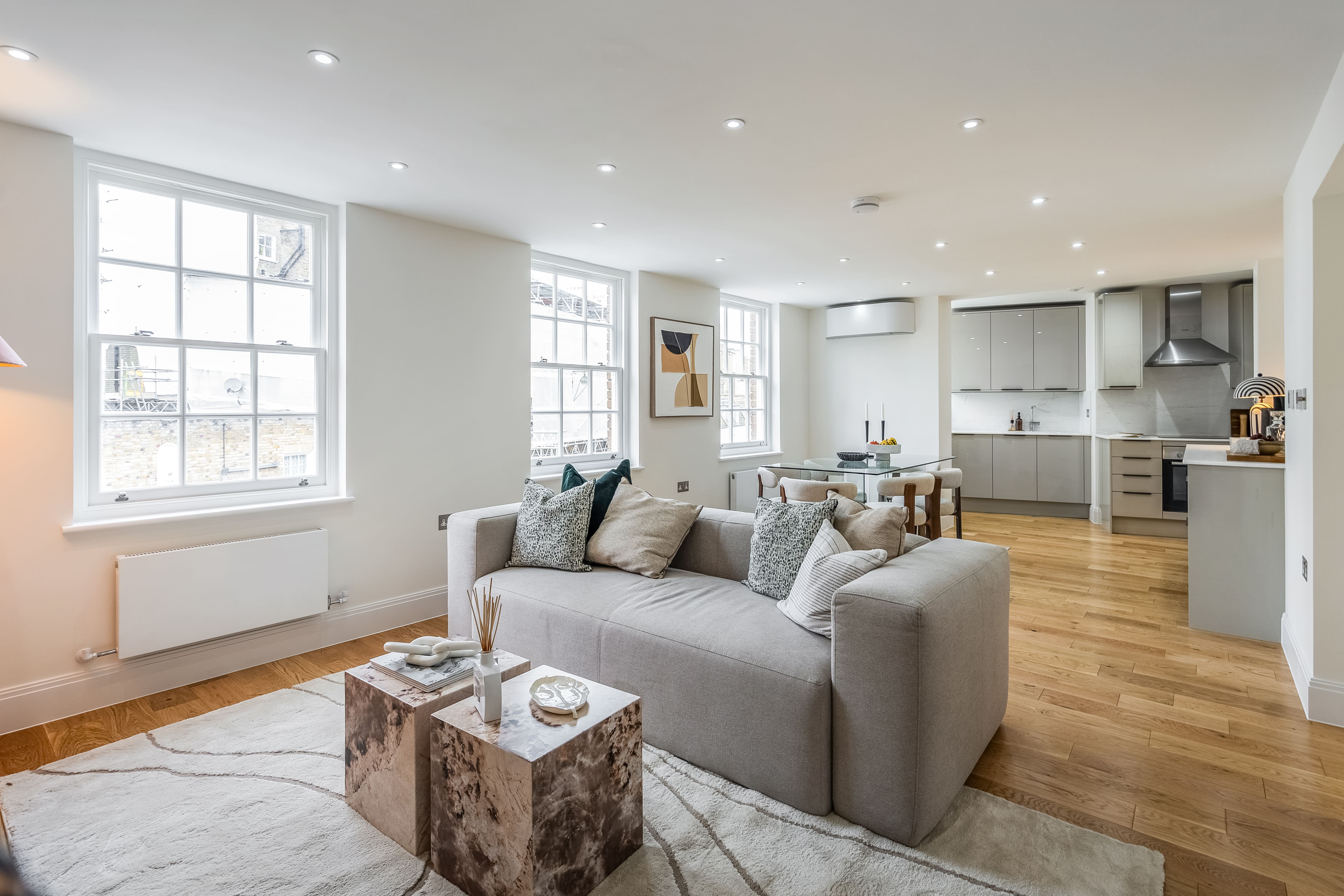 House Pomeroy Chelsea: Luxury 3-Bedroom Apartment with Private Parking, Chelsea