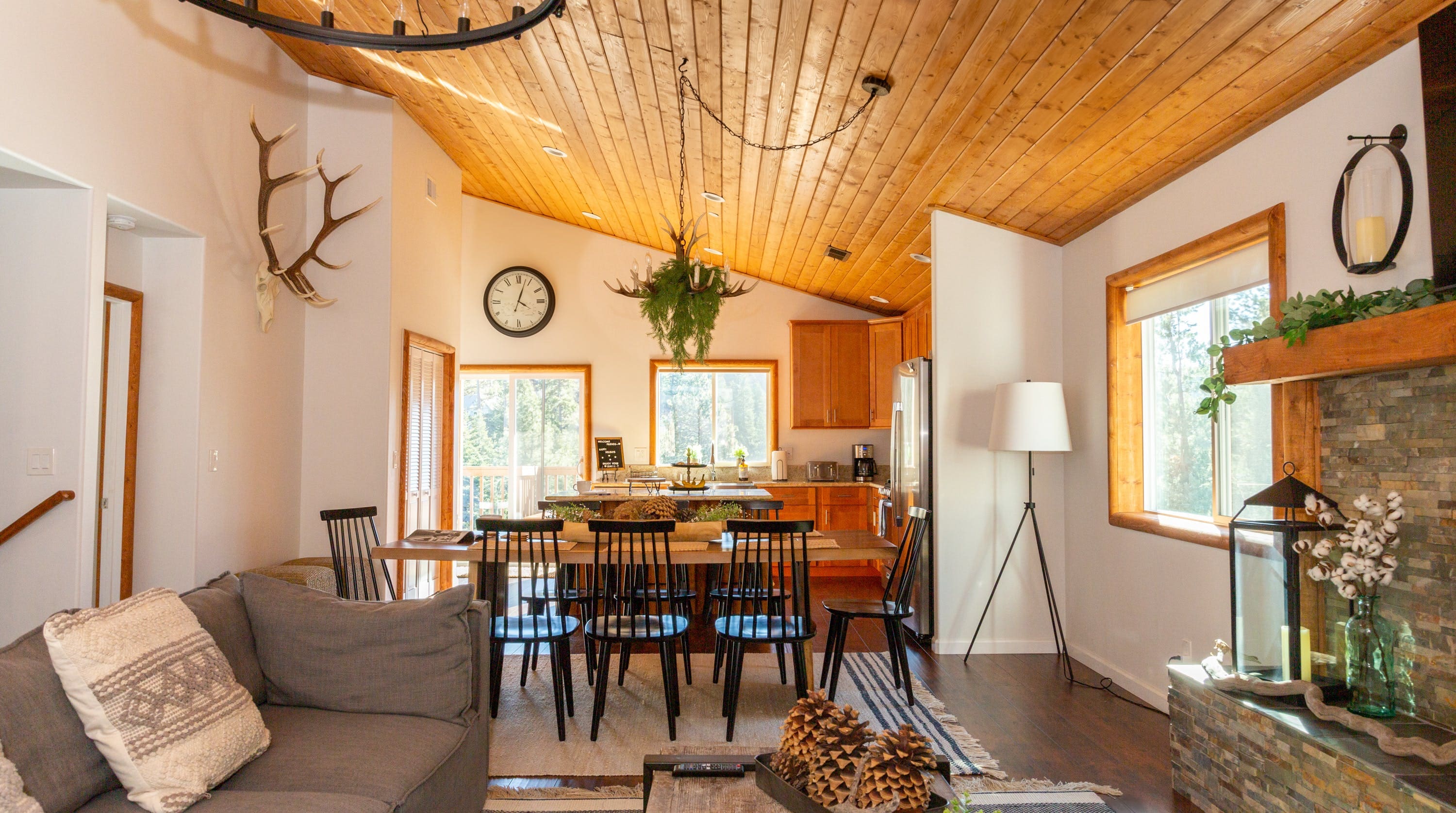 House Ponderosa Arrowhead: Spacious 5-Bedroom House with Hot Tub and Tennis Court, Lake Arrowhead