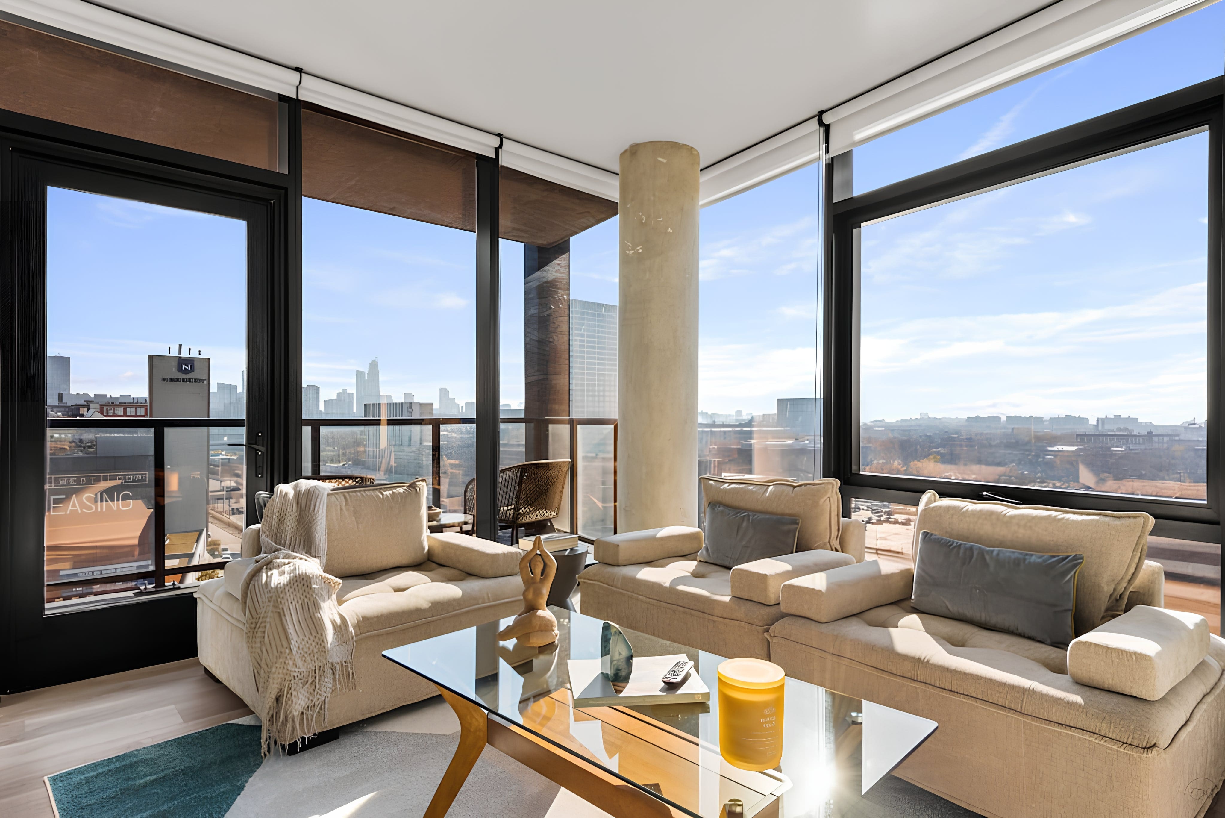 House Prairie Chicago Chicago 2: Chic 2-Bedroom Apartment with Air-Con, Chicago