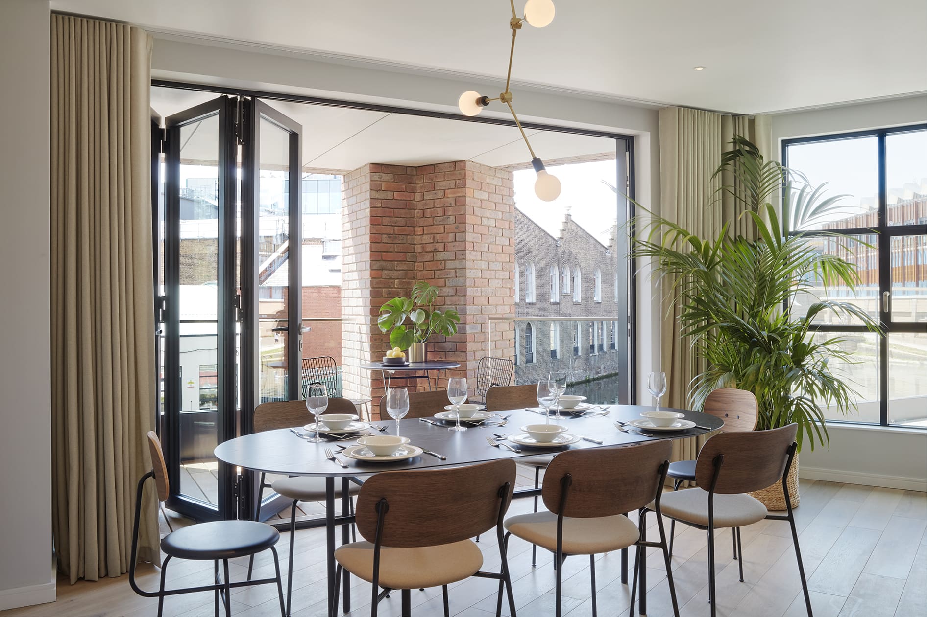 House Primrose Camden: Luxury 3-Bedroom Apartment with Balcony in Camden Town