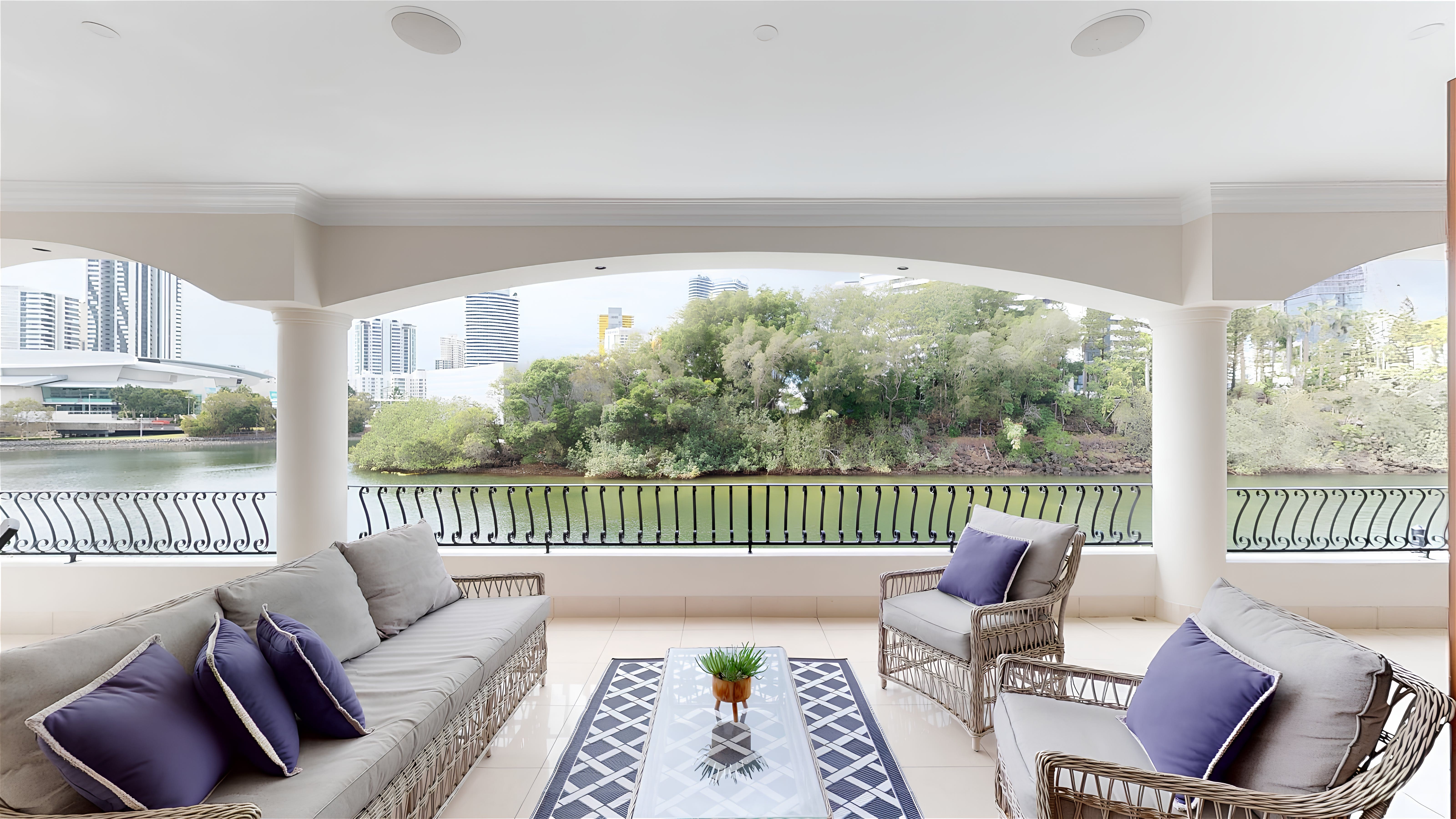 House Quandamooka Queensland: Luxury 6-Bedroom Villa with Pool and Seaview, Queensland