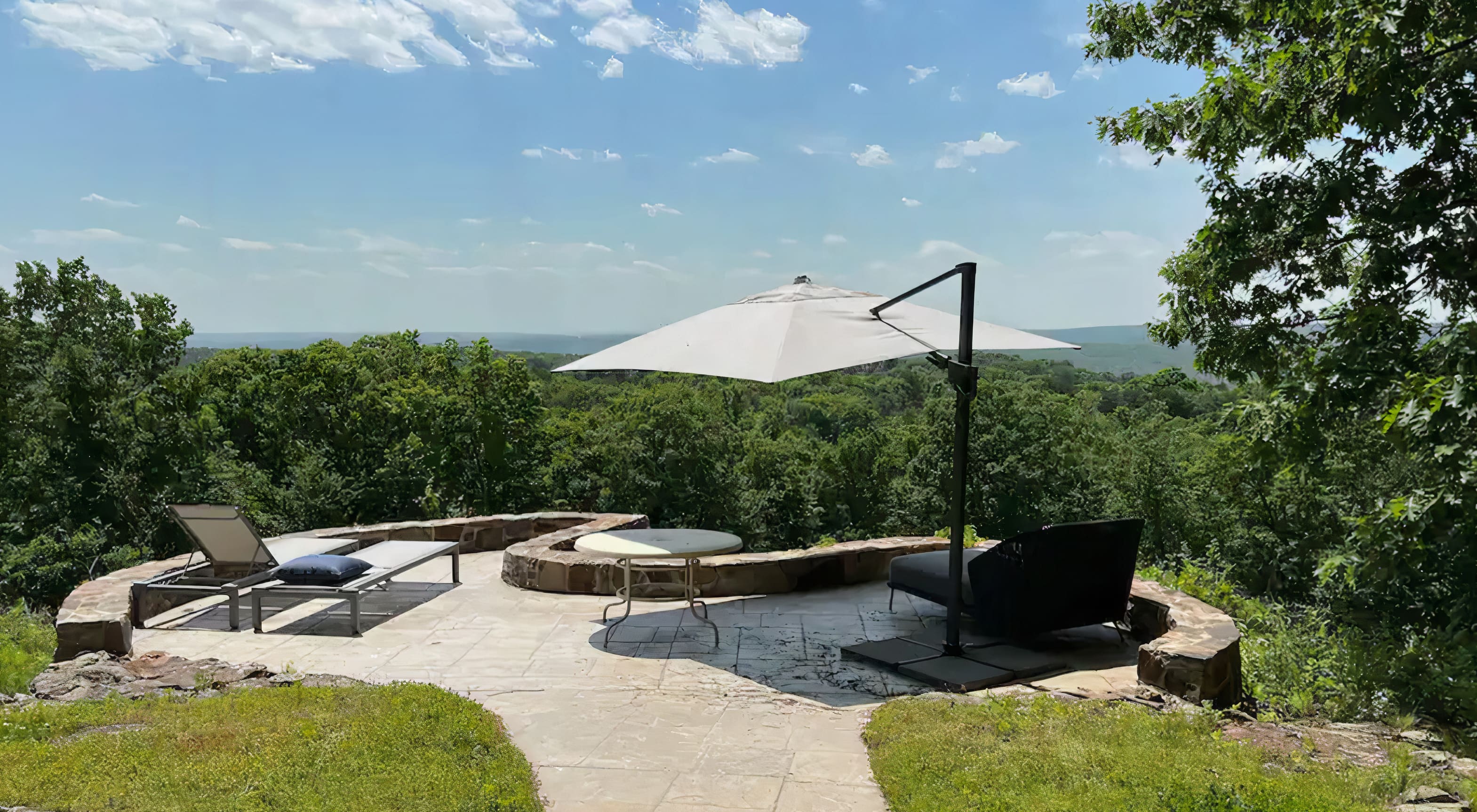 House Quassapaug Litchfield: Luxury 4-Bedroom House with Scenic Views, Litchfield County