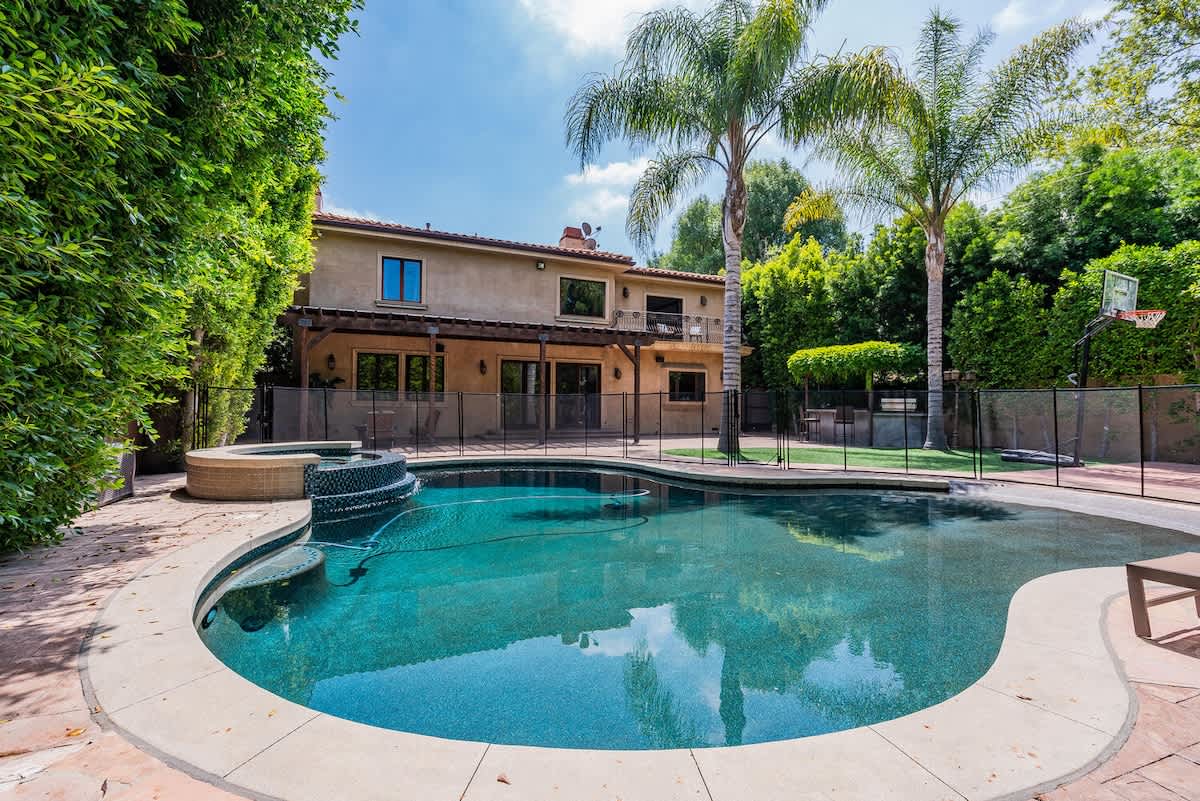 House Quercus Encino: Luxury 5-Bedroom Villa with Pool and Hot Tub, Encino