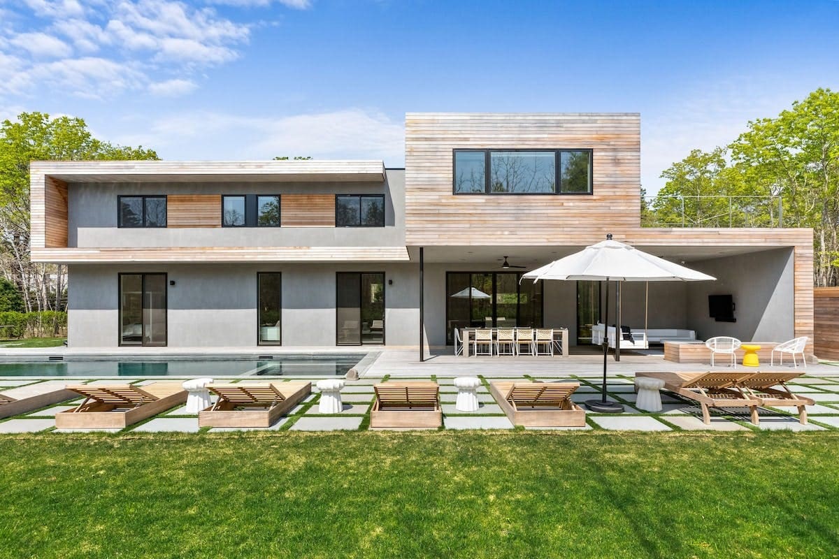 House Quogue Hamptons: Luxury 5-Bedroom House with Pool and Seaview, East Hampton North