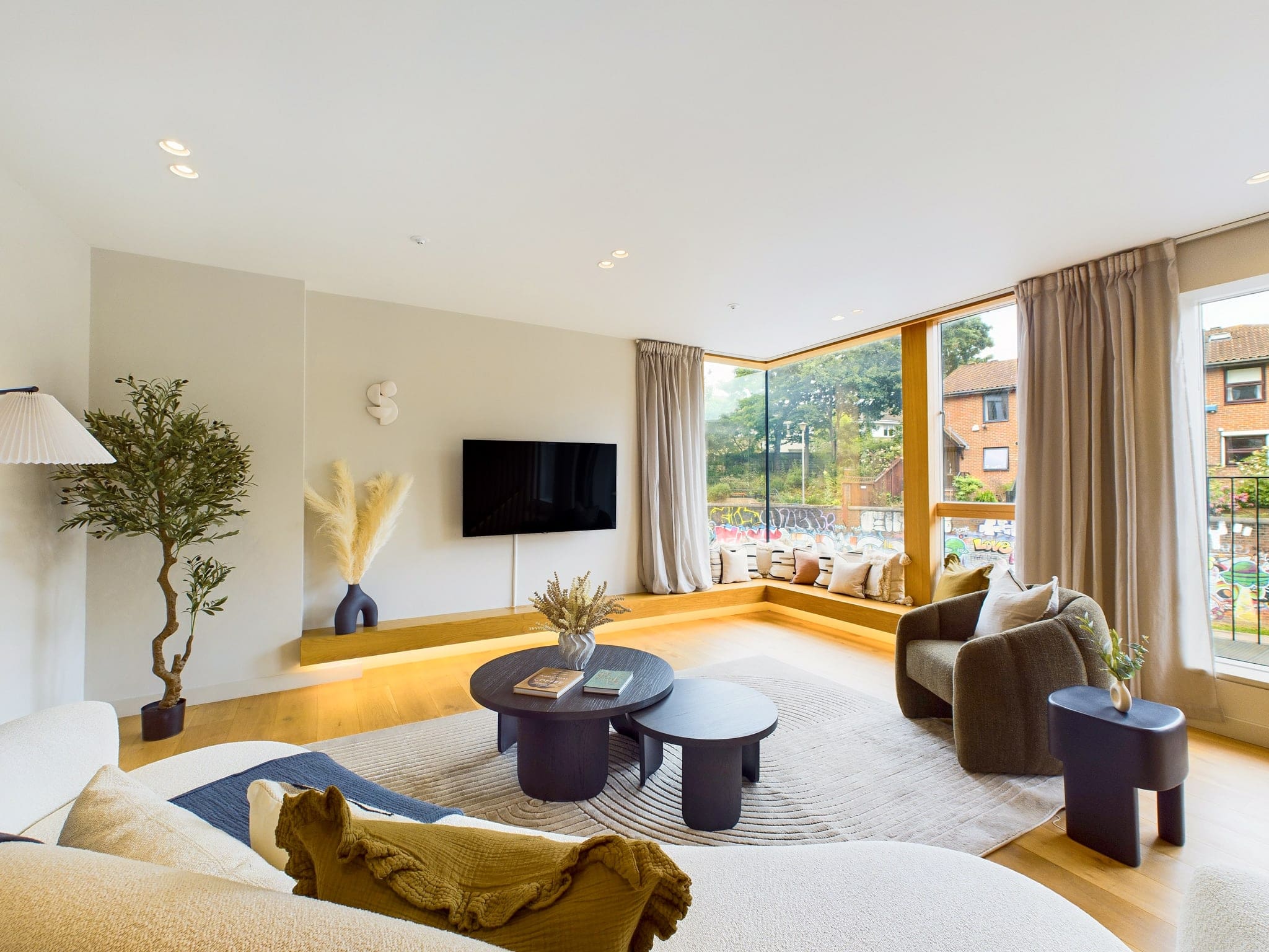 House Regent Camden: Luxury 3-Bedroom Townhouse with Waterfront Views, Camden Town