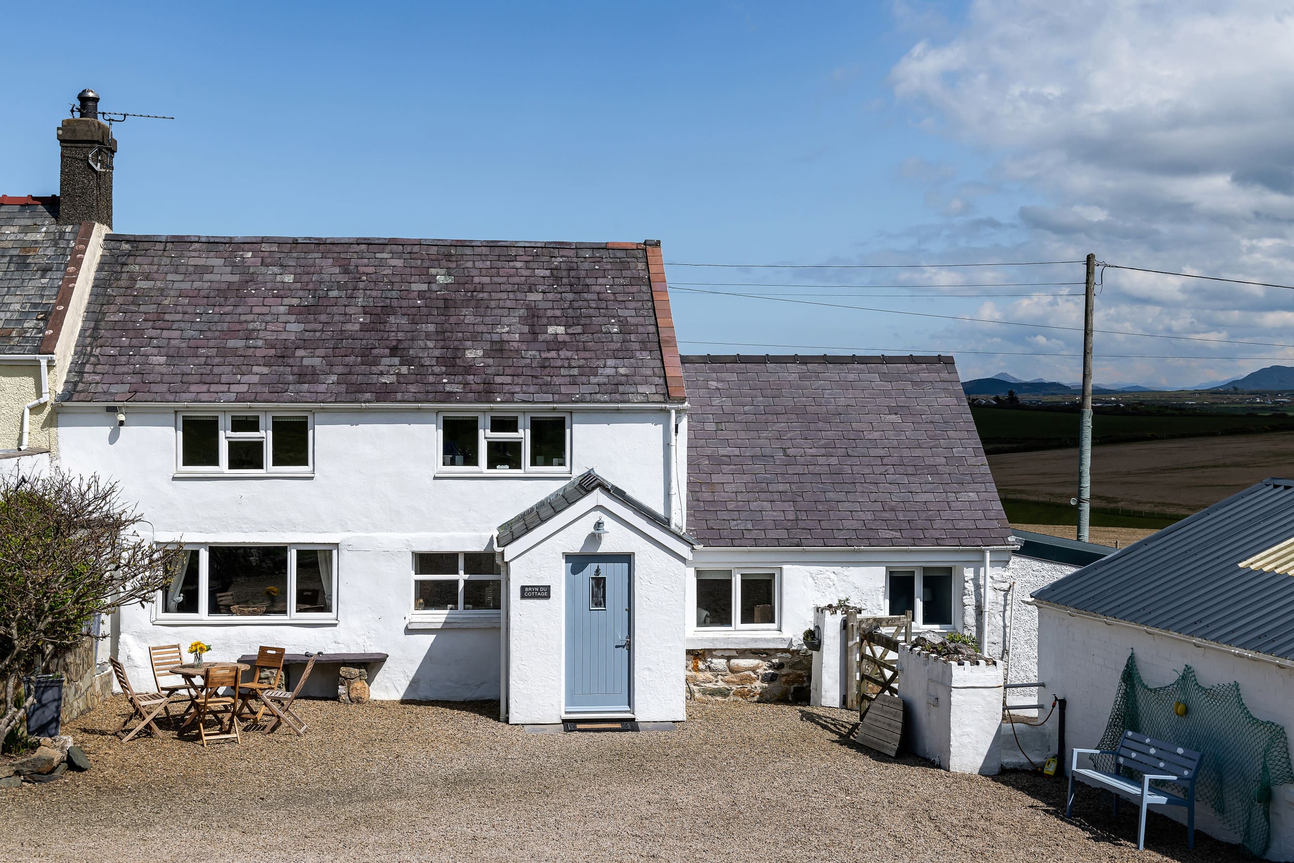 House Rhiw Aberdaron: Charming 4-Bedroom Cottage with Seaview and Countryside Setting, The Llŷn Peninsula
