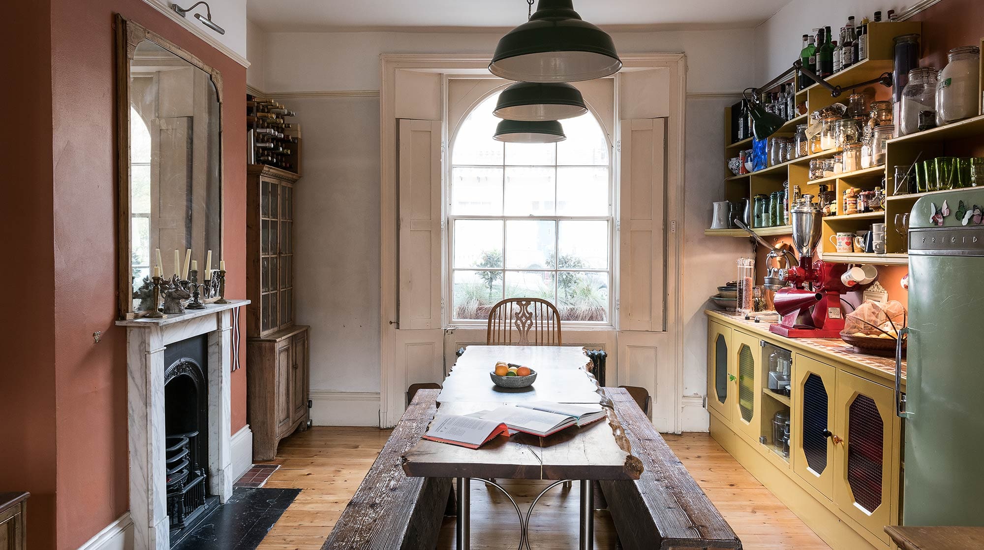 House River Clerkenwell: Chic 3-Bedroom Apartment with BBQ, Clerkenwell