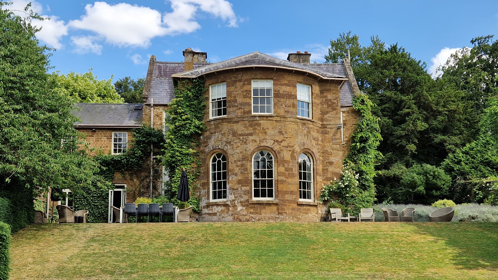 House Rollright Chipping Norton: Luxurious 7-Bedroom House with Heated Pool, Chipping Norton