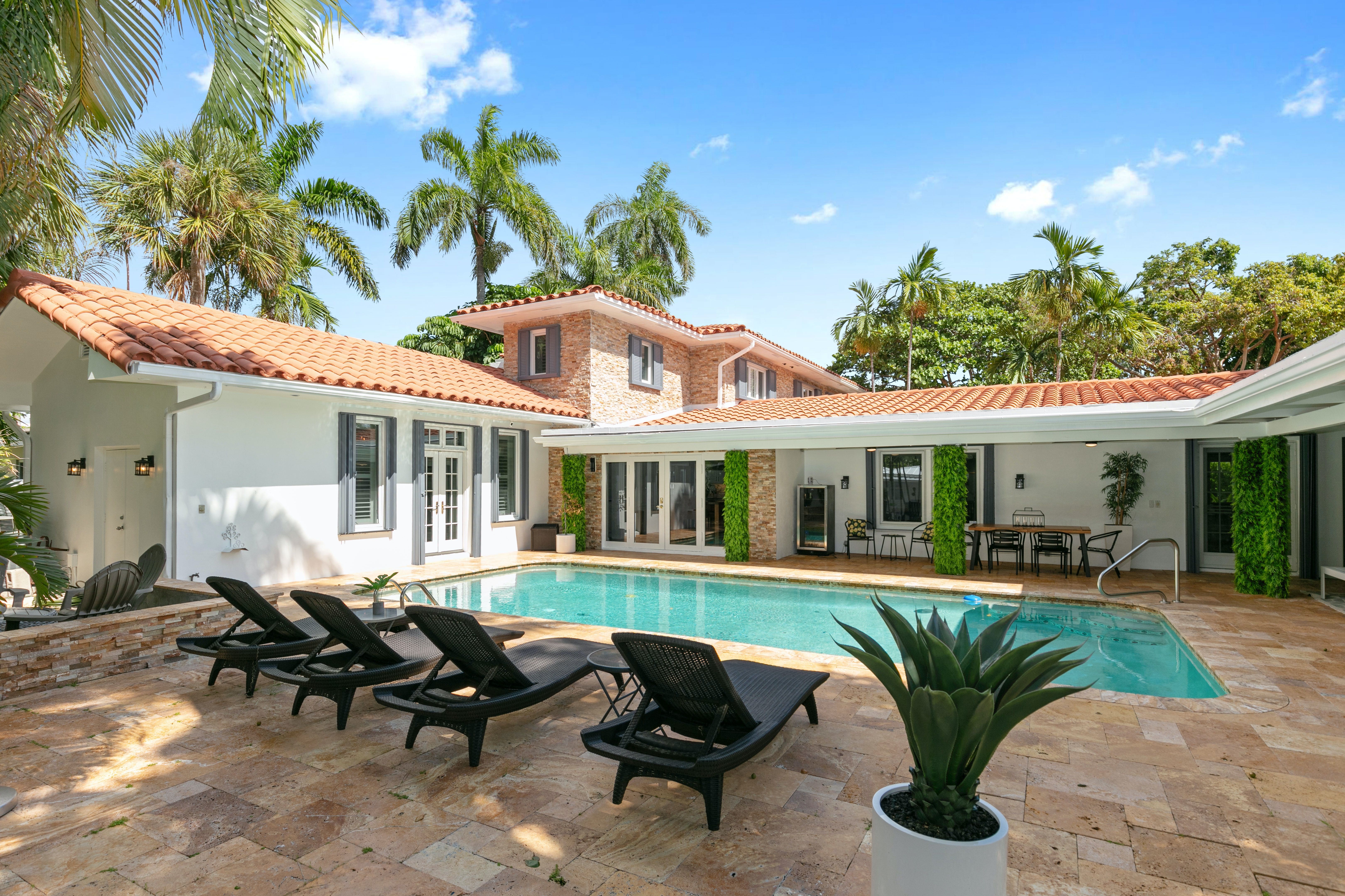 House Sabal Harbor Beach Harbor Beach 3: Luxury 6-Bedroom Apartment with Seaview and Pool, Harbor Beach