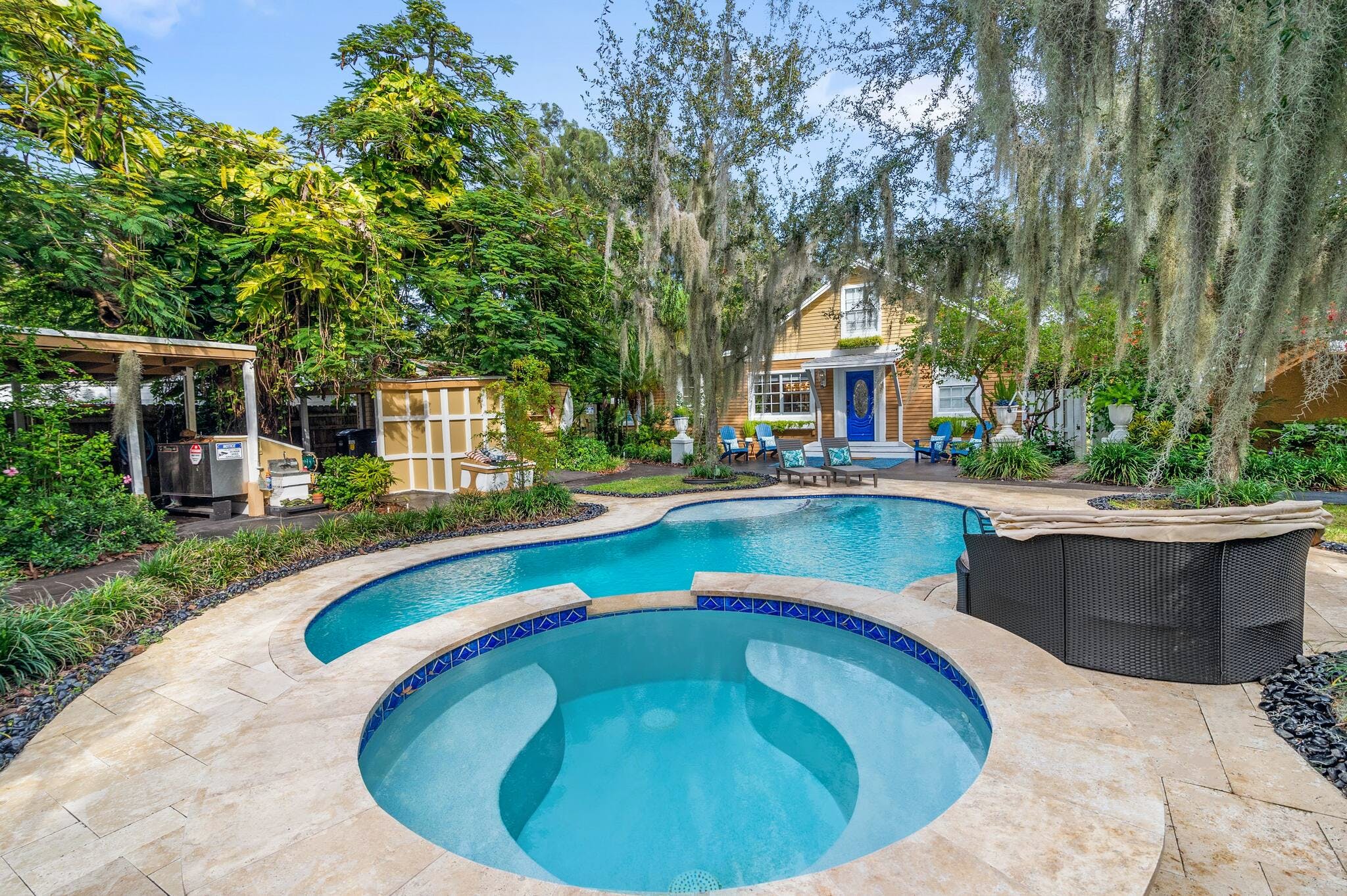 House Sabal Palm Beach Palm Beach: Luxury 7-Bedroom Villa with Pool and Hot Tub, Palm Beach