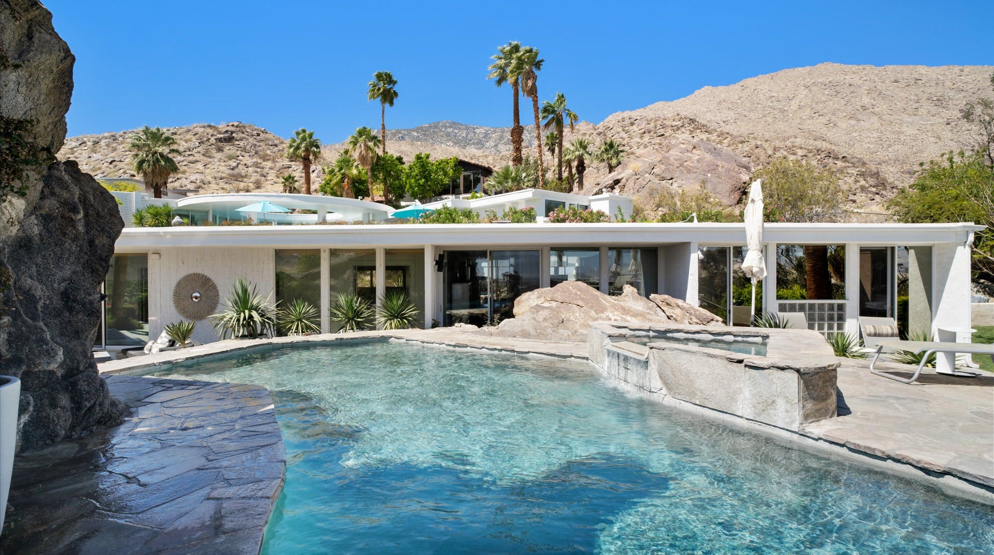 House SanJacinto CathedralCity Cathedral City: Luxury 4-Bedroom Villa with Pool and Hot Tub, Palm Springs