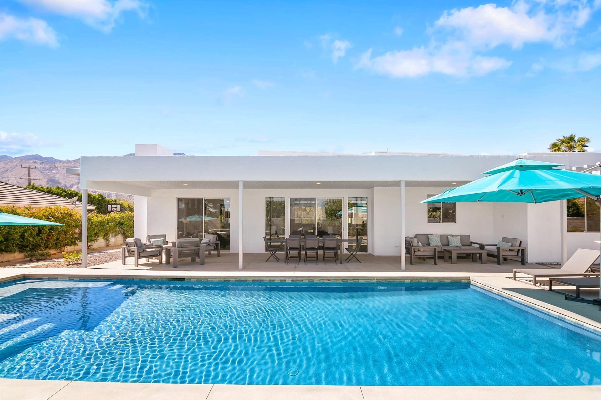 House SanJacinto PalmSprings Palm Springs: Luxury 6-Bedroom House with Pool and Hot Tub, Palm Springs