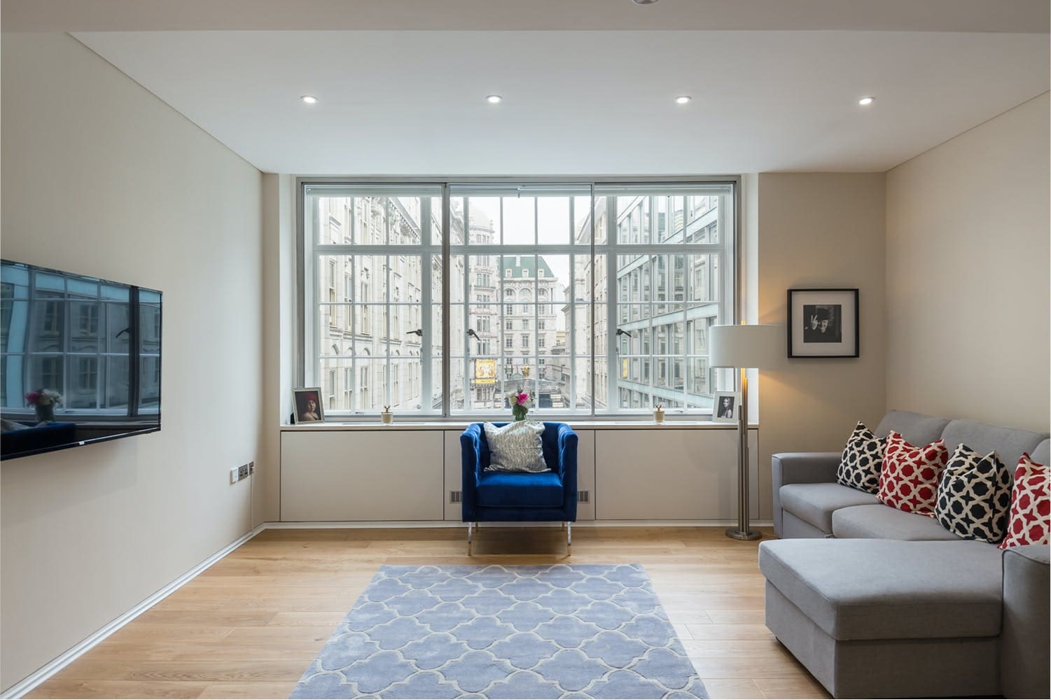 House Savoy CoventGarden: Elegant 2-Bedroom Luxury Apartment with City Views, Covent Garden