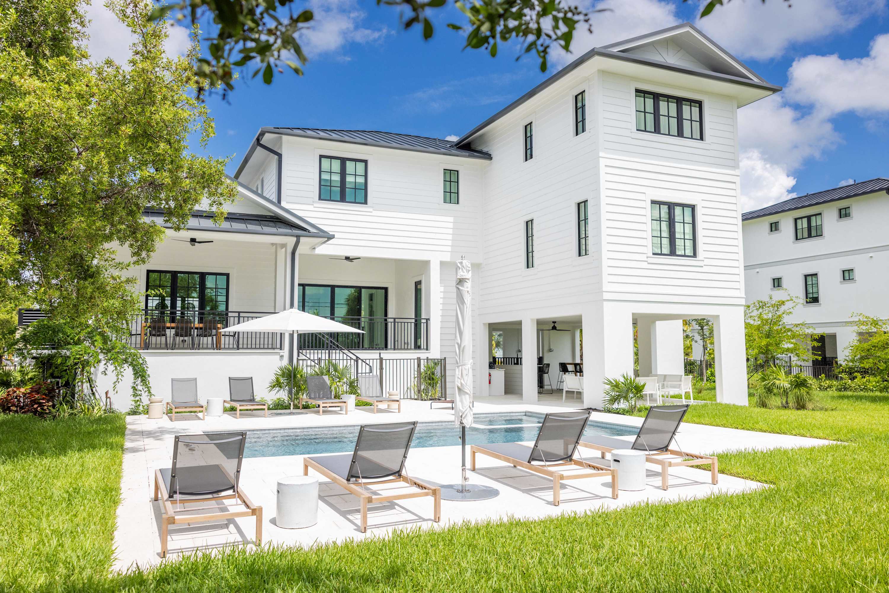 House Sawgrass Key West: Luxury 8-Bedroom Villa with Seaview and Pool, Florida Keys