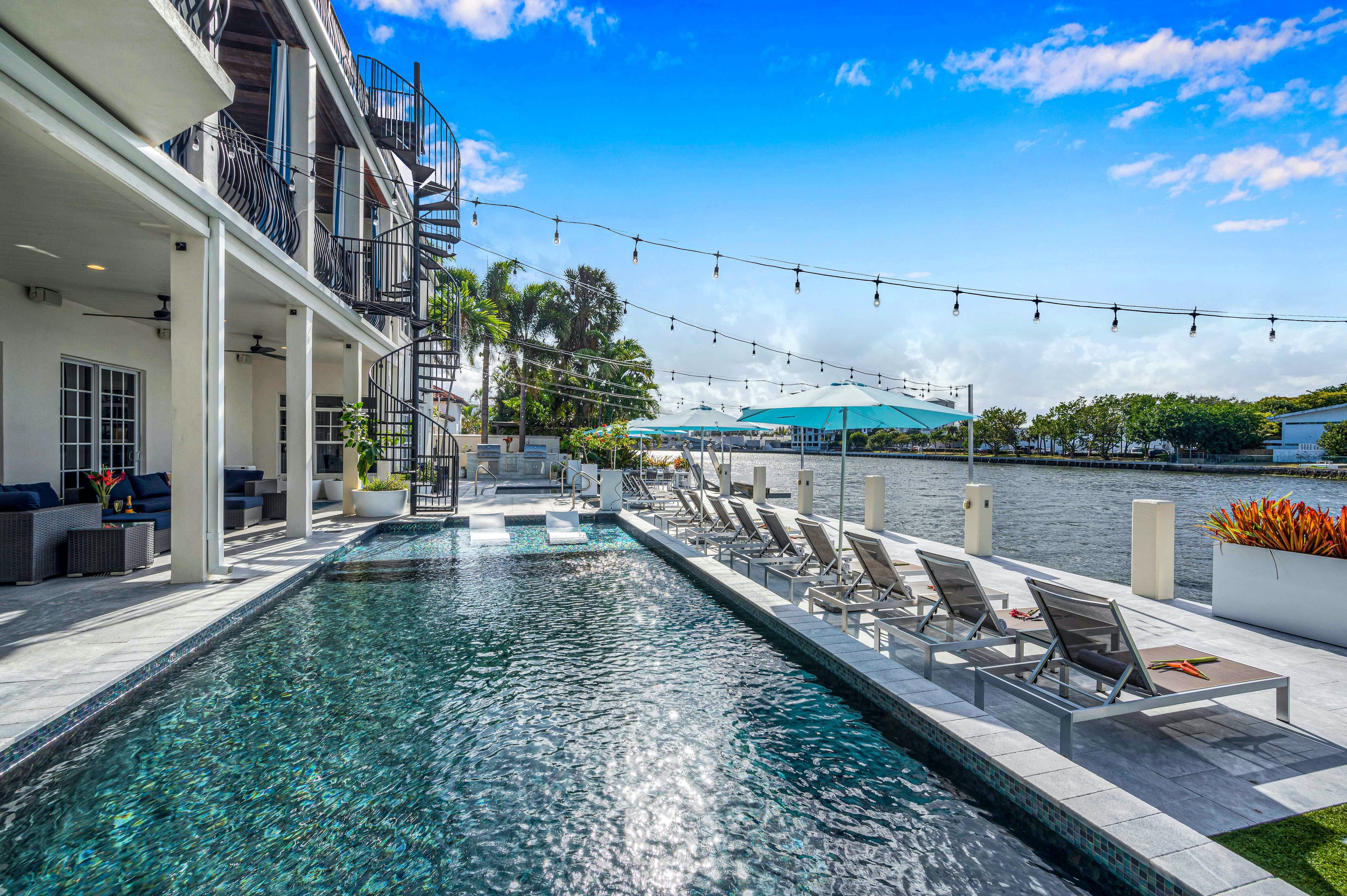 House Sawgrass LasOlas: Luxury 8-Bedroom Apartment with Pool and Seaview, Las Olas Isles