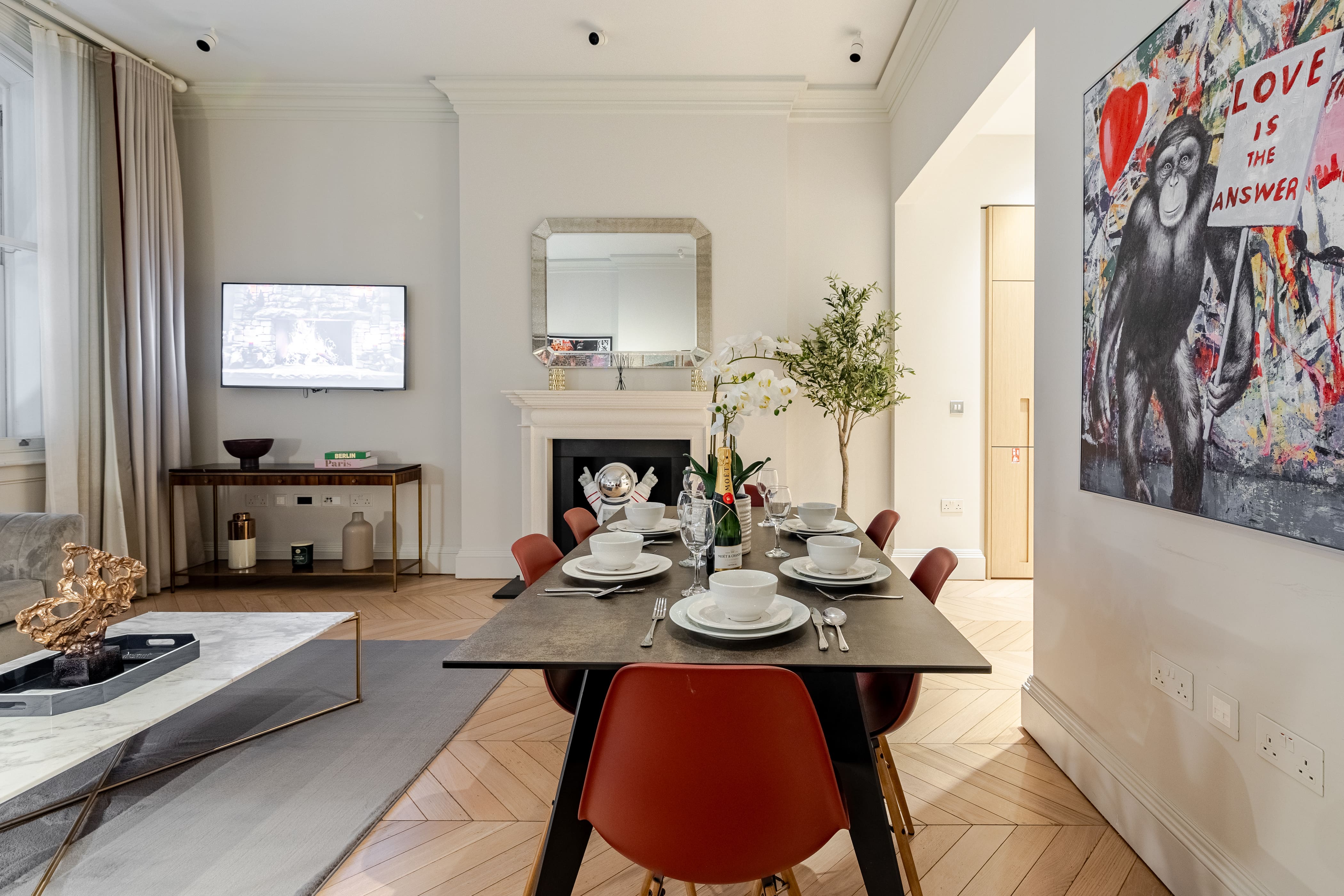 House Seven Dials: Luxury 2-Bedroom Apartment with Family-Friendly Features, Covent Garden