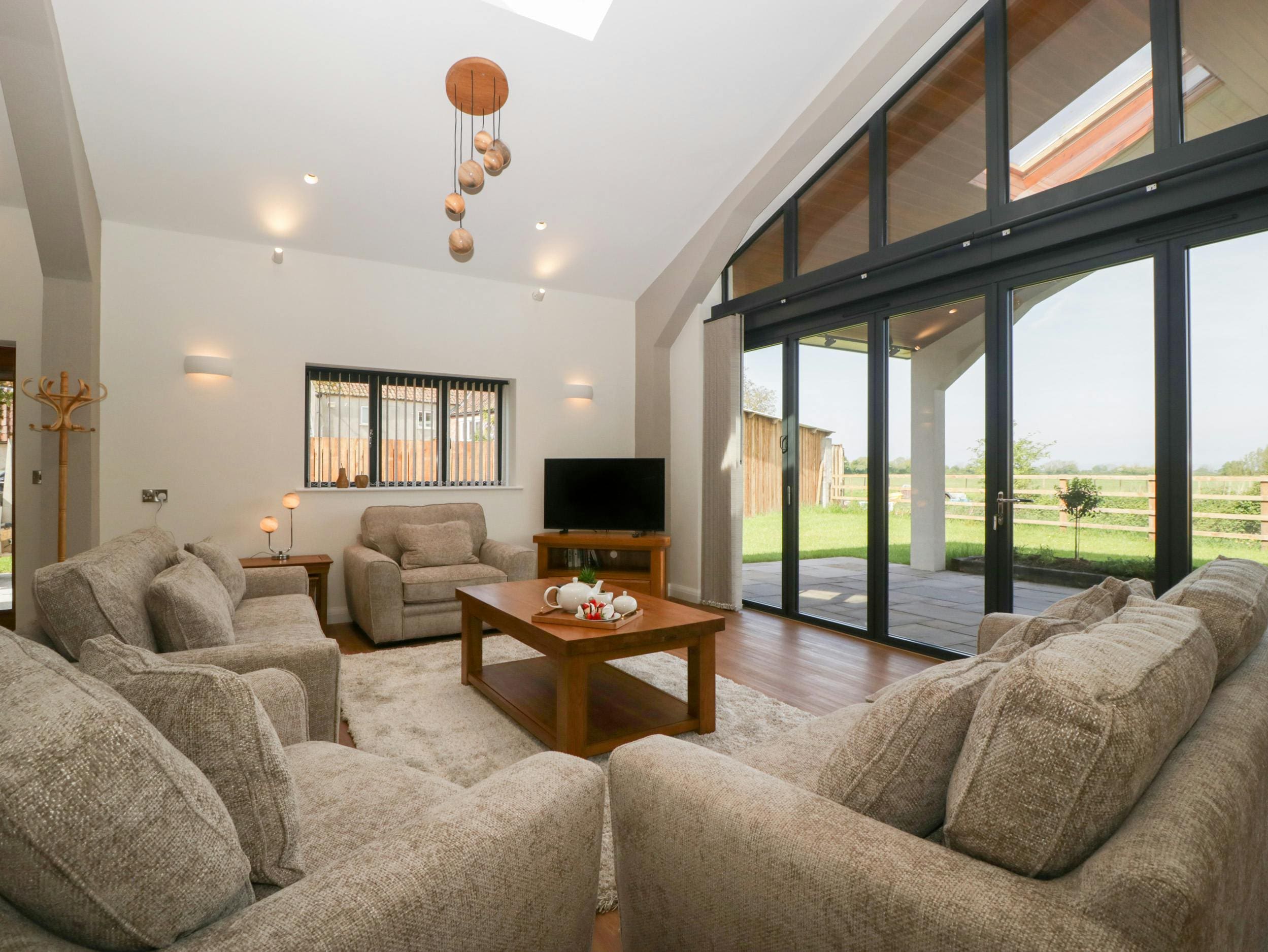 House Severn Gloucestershire: Luxury 3-Bedroom House with Hot Tub and Countryside Views, Gloucestershire