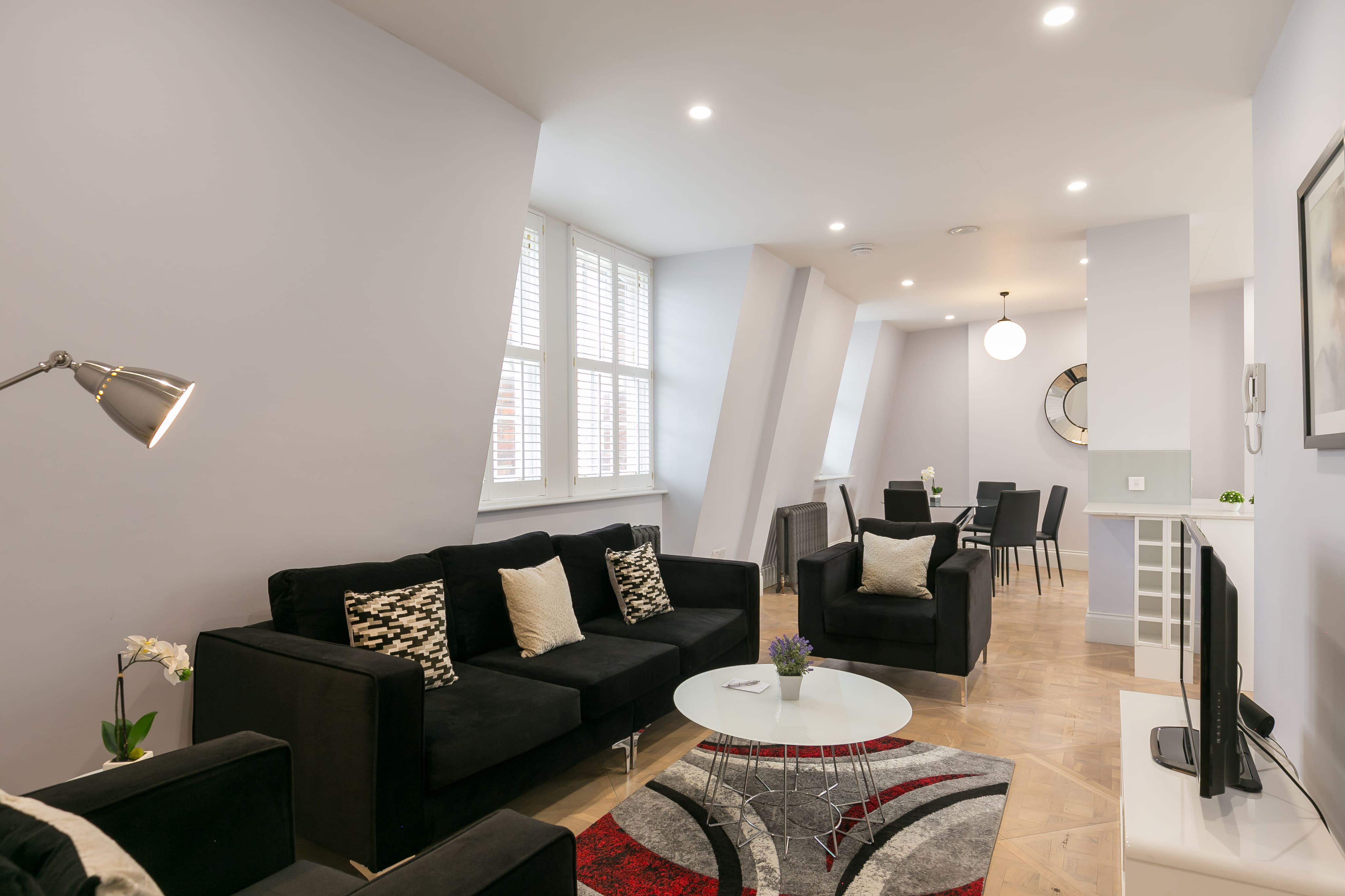 House Shaftesbury West End: Chic 3-Bedroom Apartment with Balcony, The West End, London