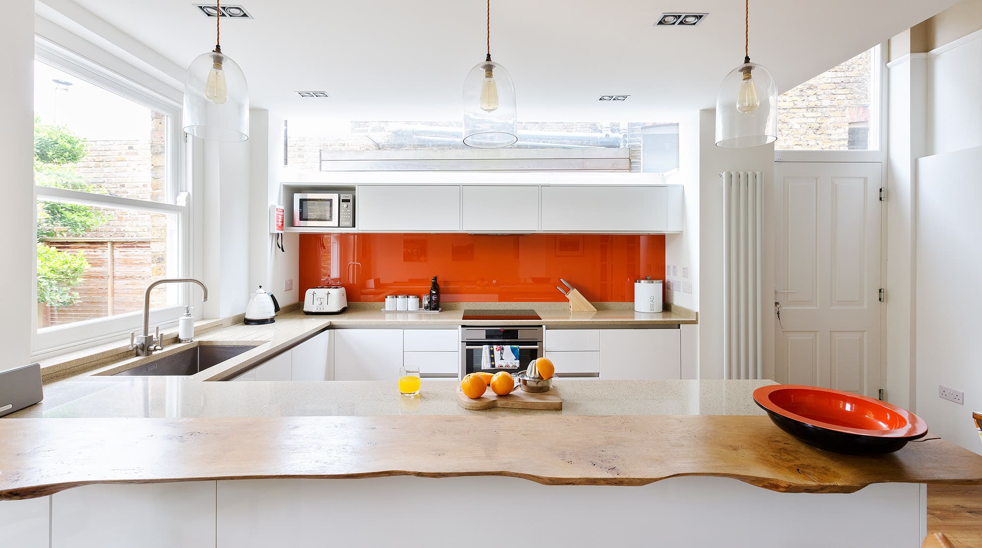 House Shepherd’s WhiteCity: Luxury 4-Bedroom Townhouse with Garden Patio, London White City