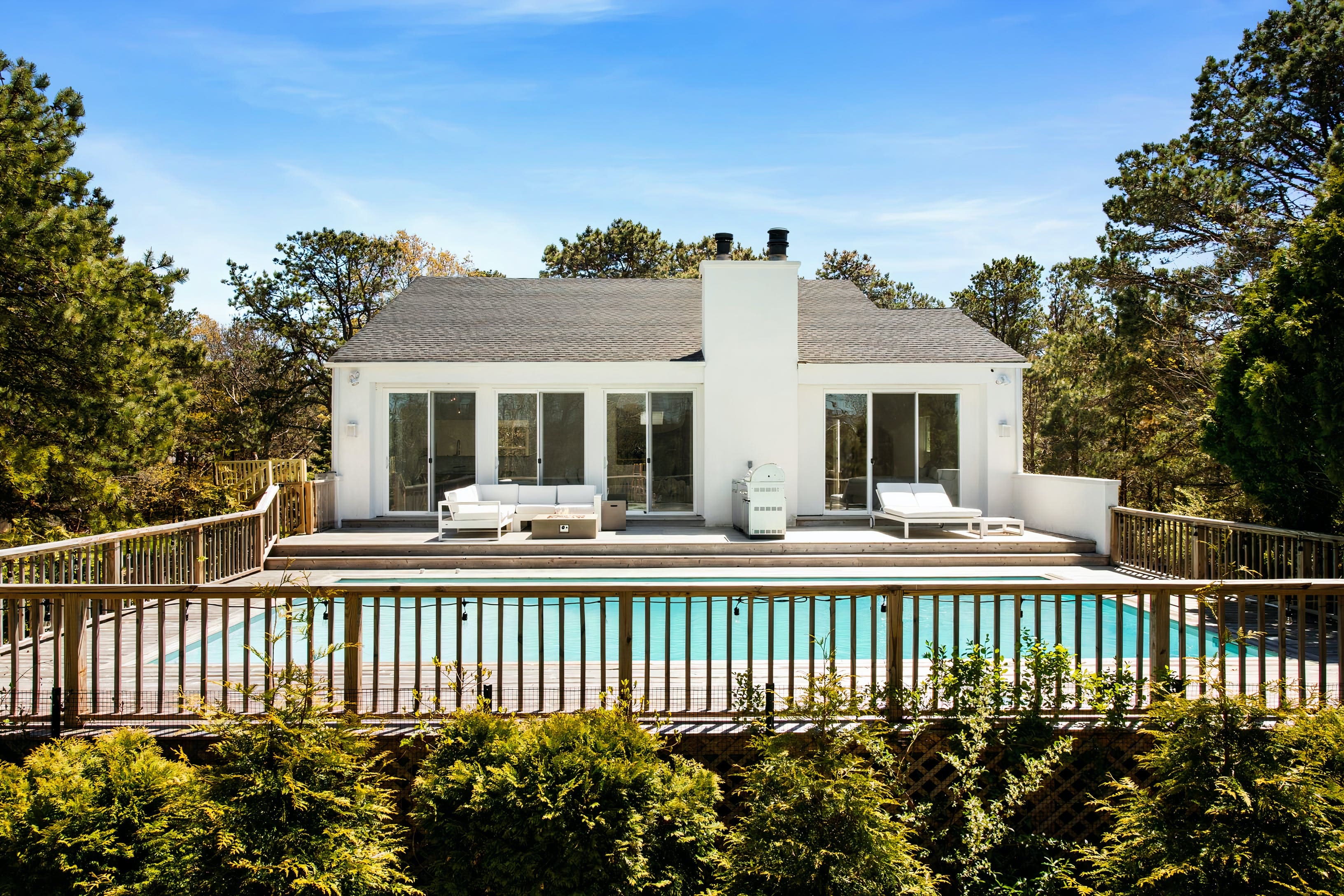 House Shinnecock Hampton Bays: Luxury 3-Bedroom Apartment with Seaview and Pool, Hampton Bays