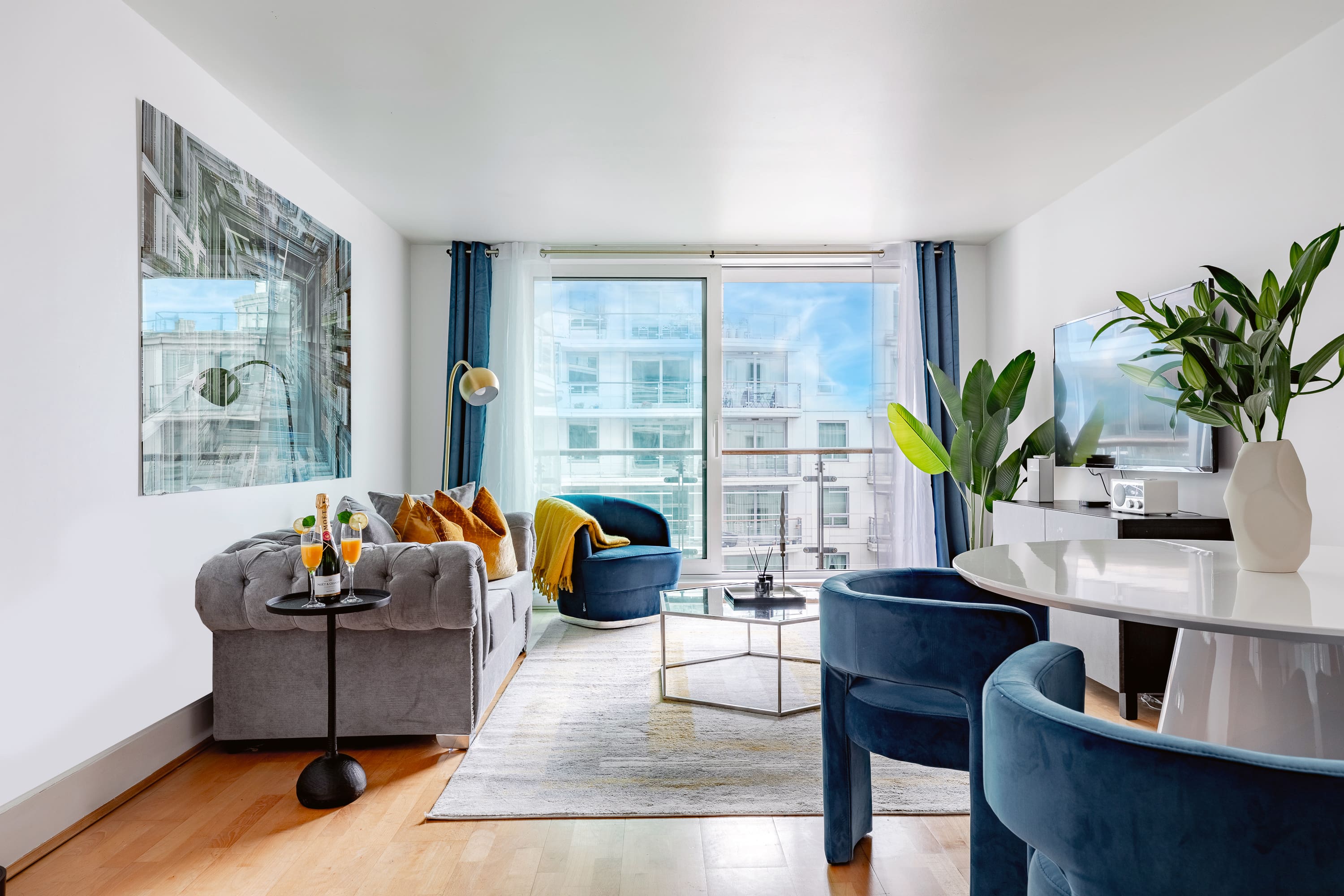 House Sirocco Vauxhall: Elegant 2-Bedroom Apartment with River Views, Vauxhall