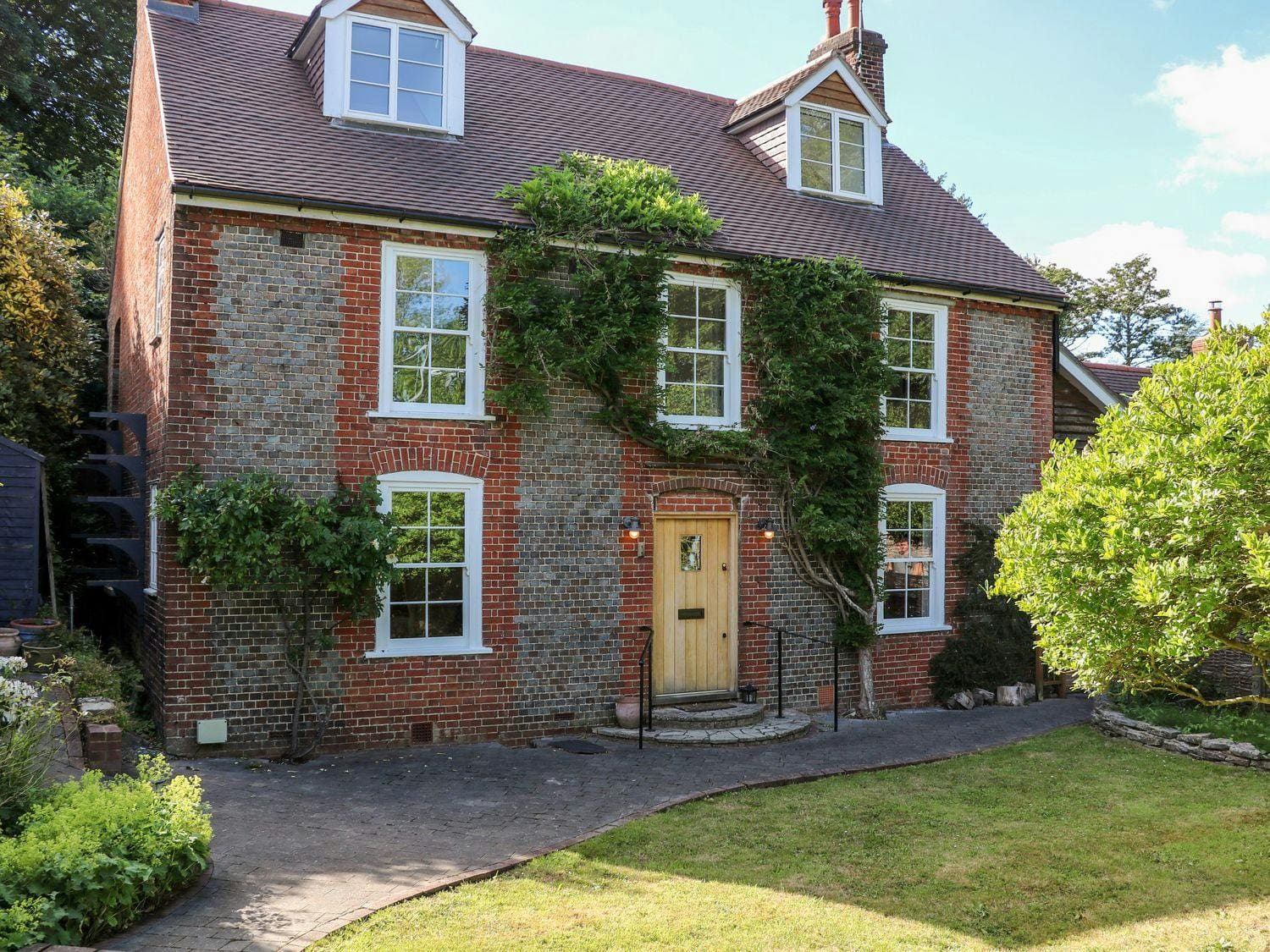 House Solent Southampton: Luxury 4-Bedroom Villa with Hot Tub and Sea Views, Southampton