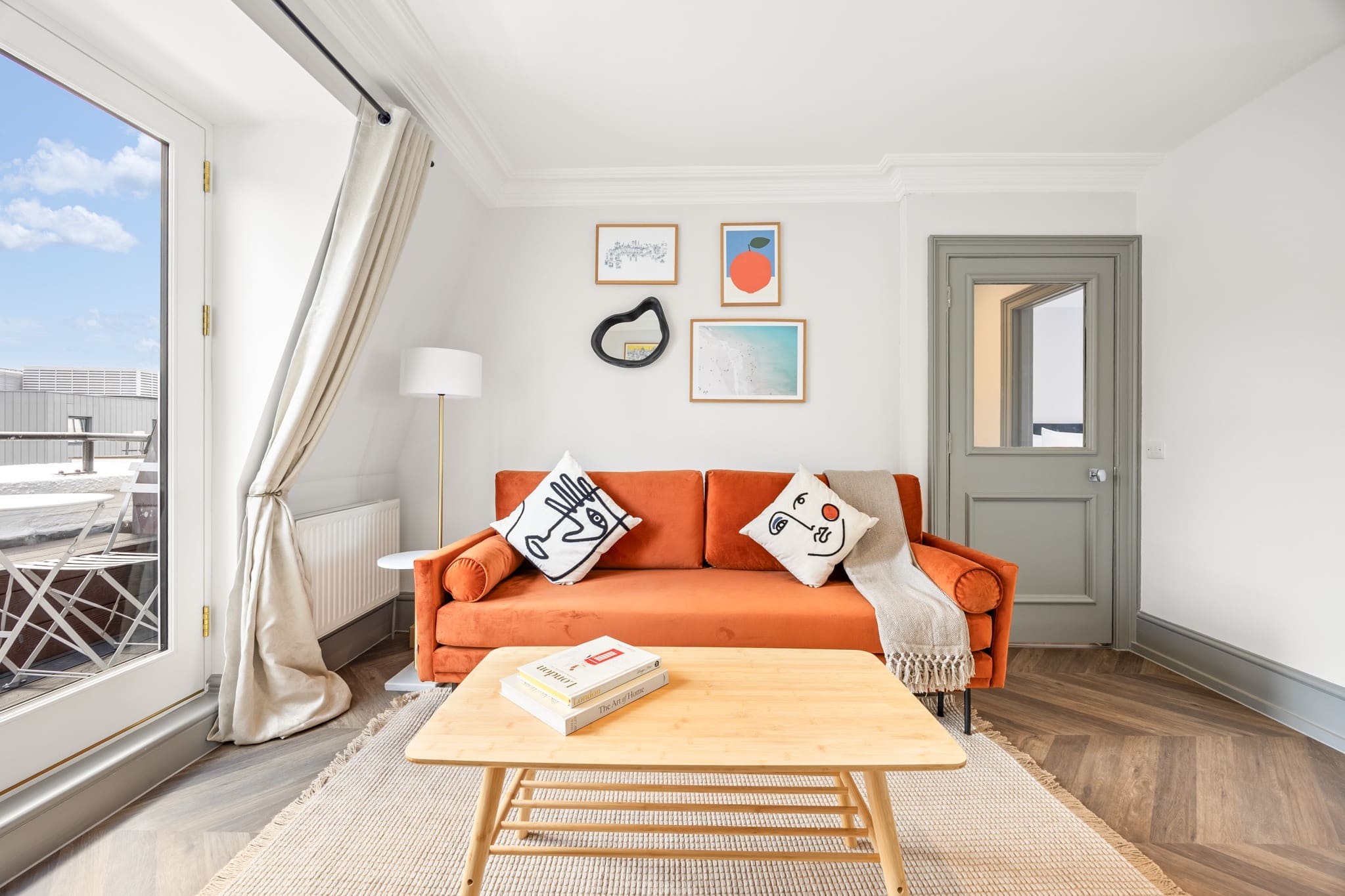 House St. Giles CoventGarden: 2-Bedroom Family-Friendly Apartment in Covent Garden, London