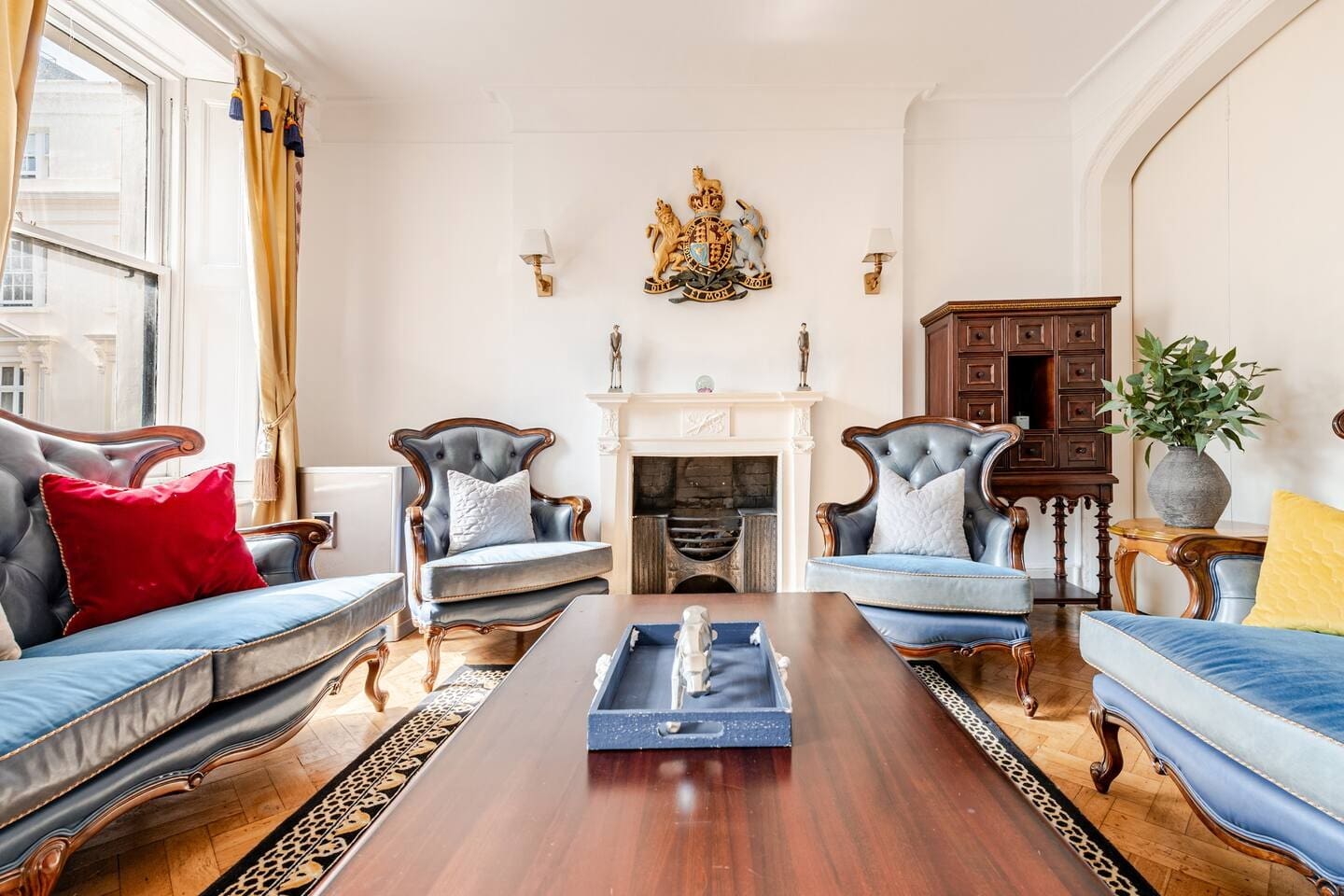 House St. James Westminster: Spacious 5-Bedroom Luxury Apartment with Air-Con, Westminster