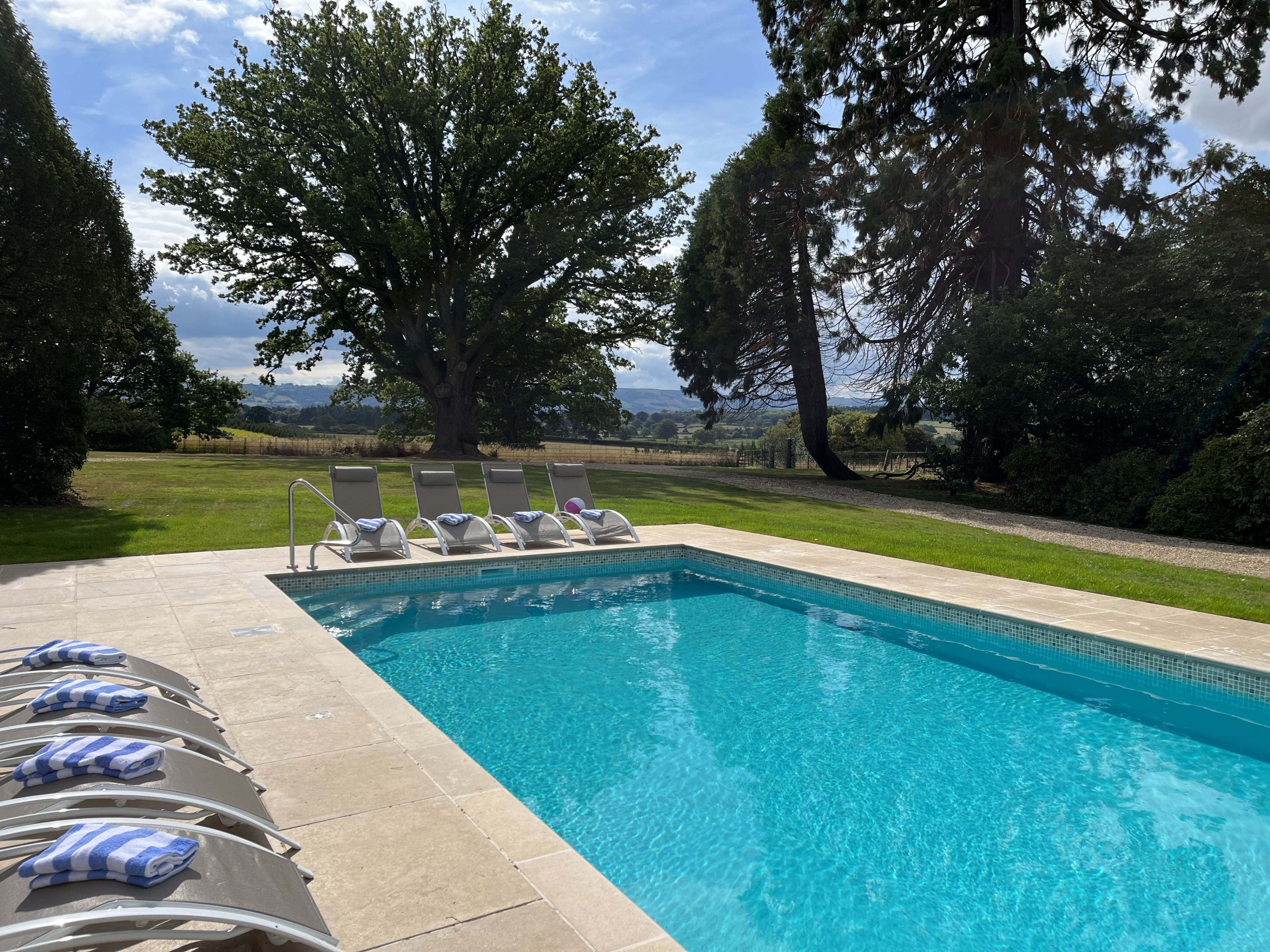 House Stiperstones Shropshire: Opulent 7-Bedroom House with Private Pool, Shropshire Hills