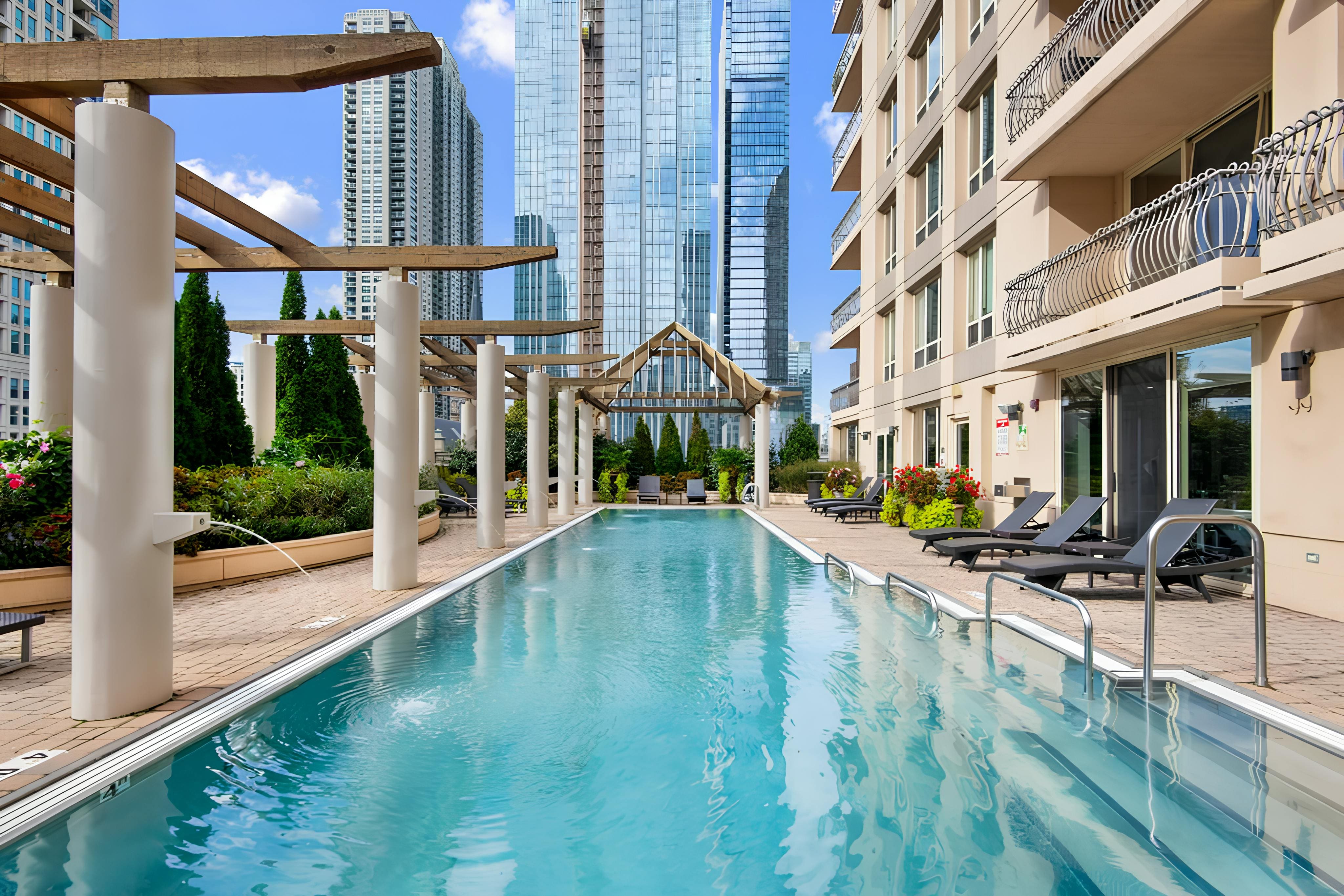 House Streeterville Chicago: Luxury 2-Bedroom Apartment with Pool, Streeterville Chicago