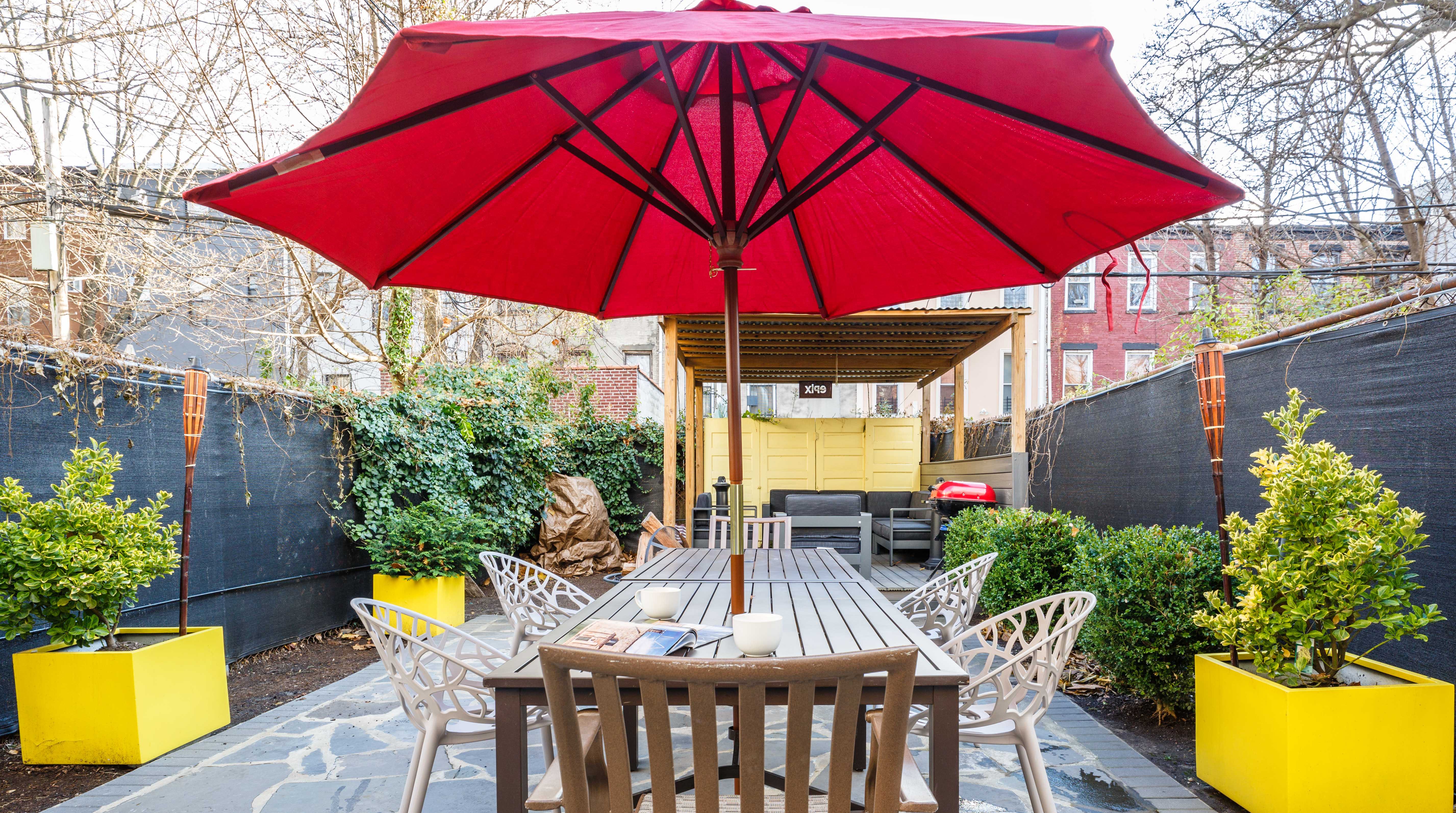 House Stuyvesant Bedford-Stuyvesant: 7-Bedroom Luxury House with Garden, Bedford-Stuyvesant