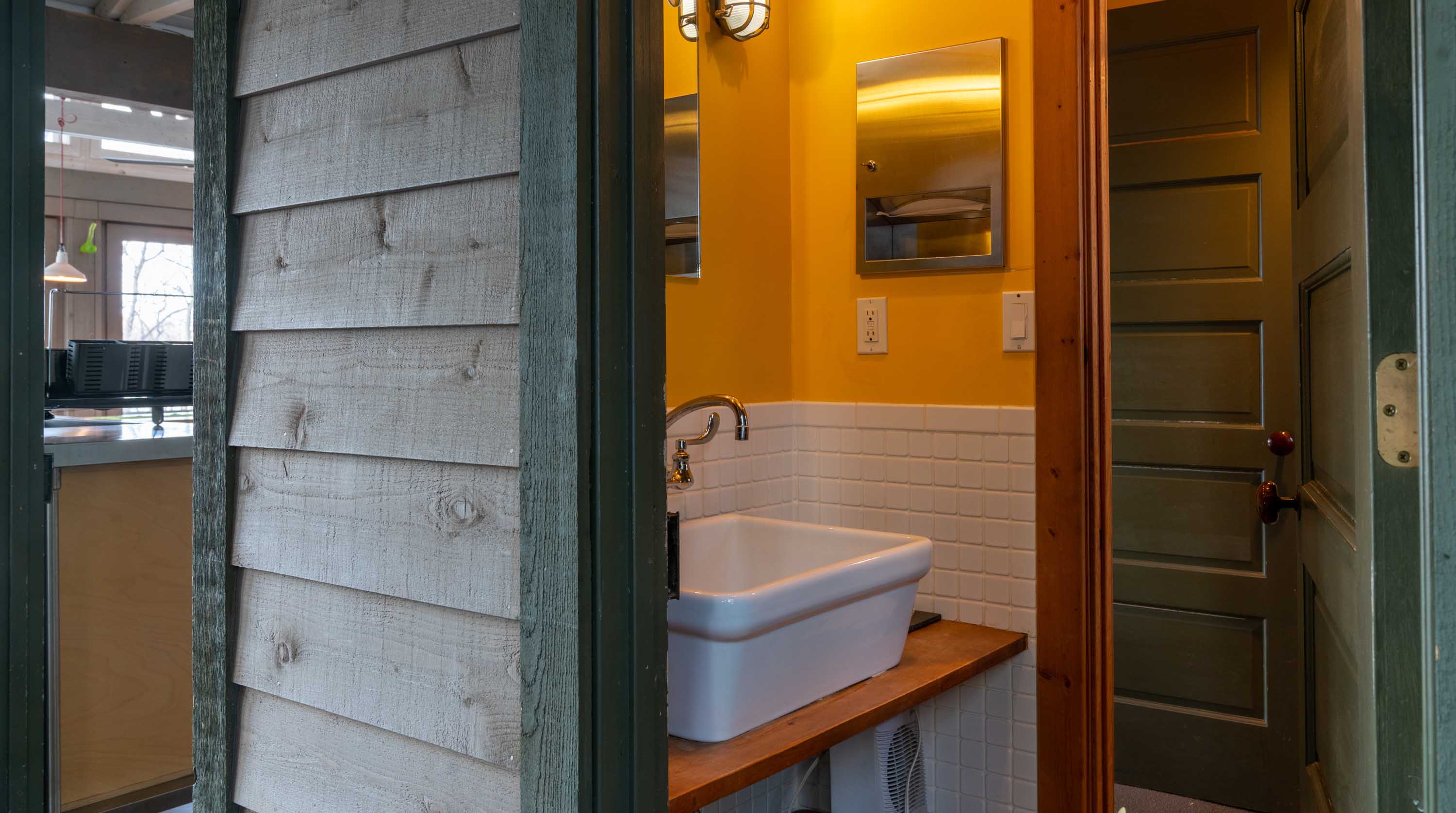 House Taconic Cornwall: Spacious 3-Bedroom Apartment with Lake Views, Hudson Valley