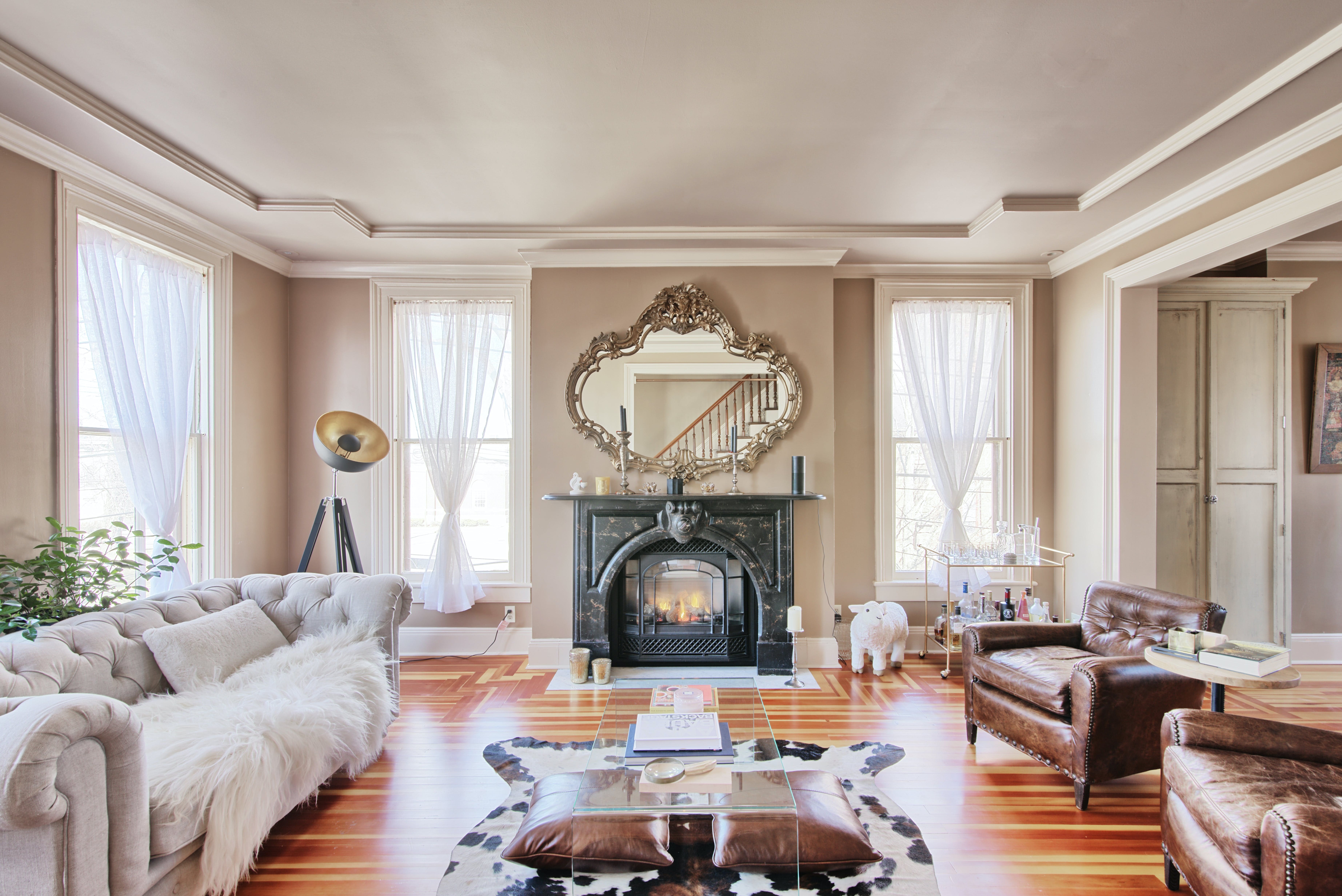 House Taconic Hudson: Elegant 3-Bedroom Townhouse with Sunroom, Hudson