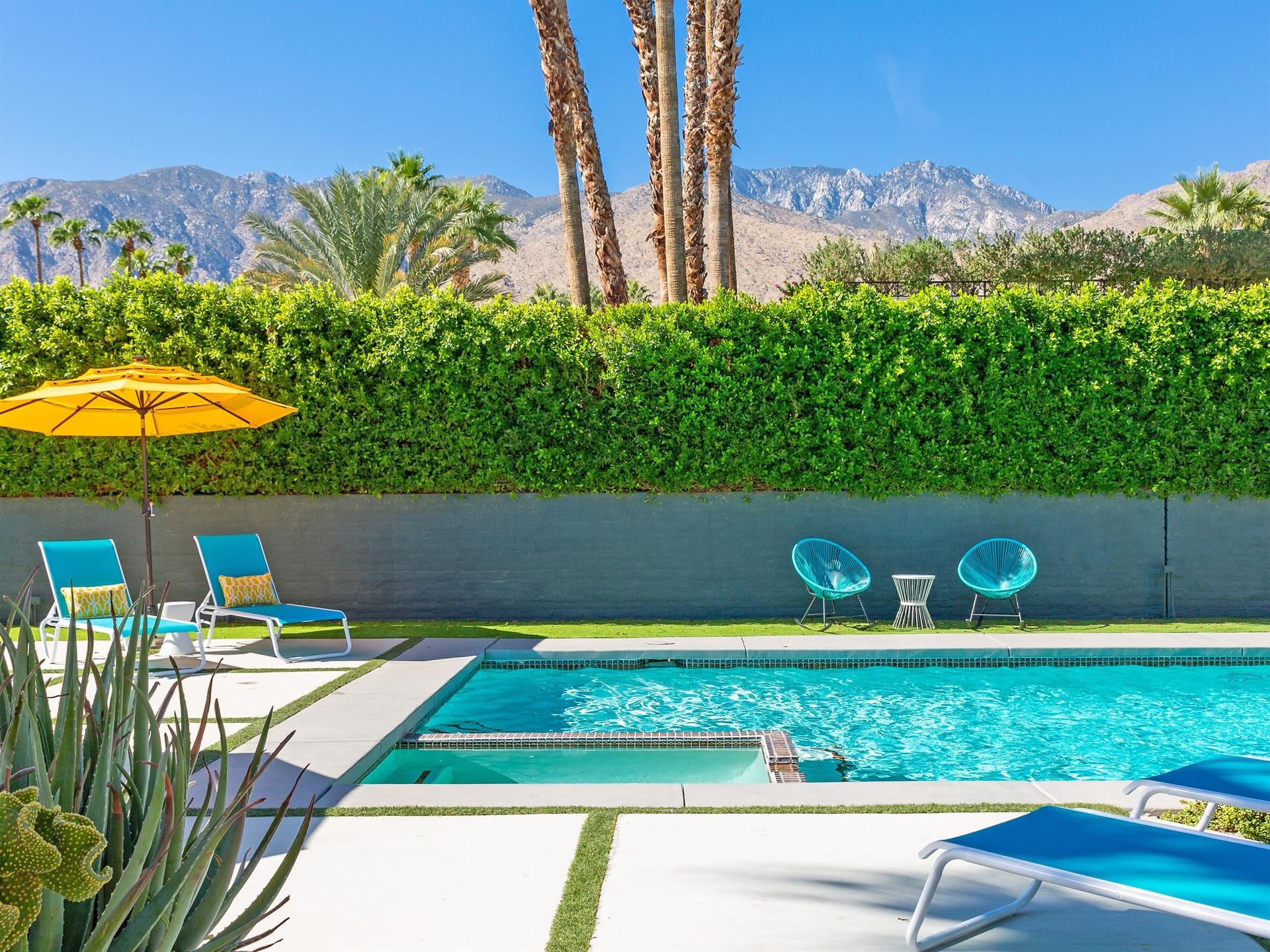 House Tacquitz Cathedral: Luxury 5-Bedroom Apartment with Pool and Hot Tub, Palm Springs
