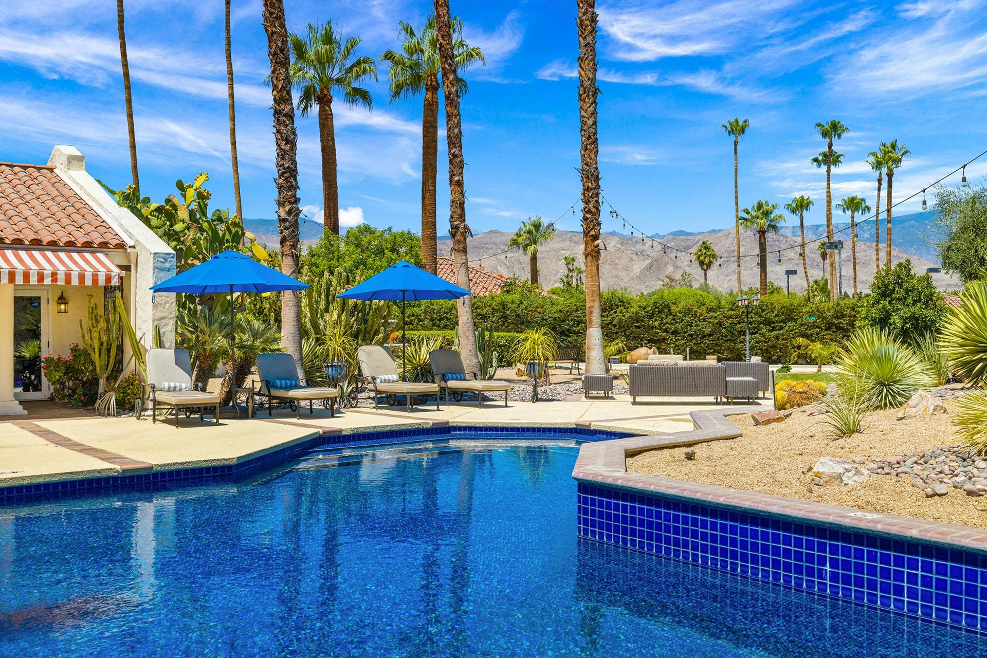 House Tamarisk Mirage: Luxurious 8-Bedroom Villa with Tennis Court and Pools, Rancho Mirage